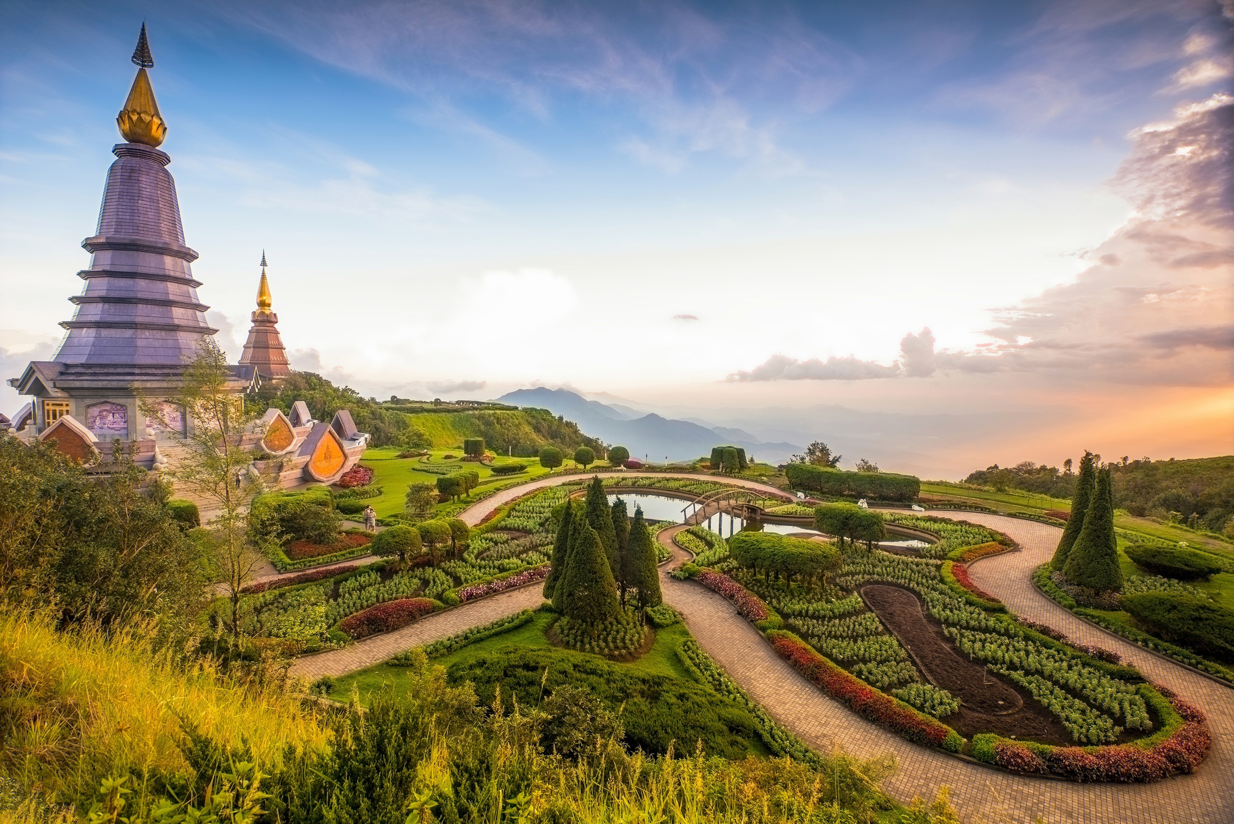 Papermoon Fototapete "CHIANG MAI PAGODEN-THAILAND GARTEN WOLKE SONNE PANORAMA"