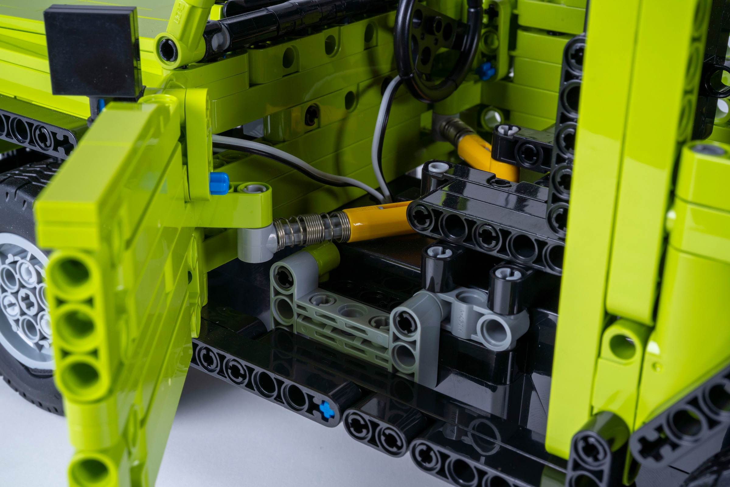 Jamara RC-Auto »CaDA, Suzuki Jimny 1:12 grün 2,4GHz Bricks«, (579 tlg.), mit LED Licht