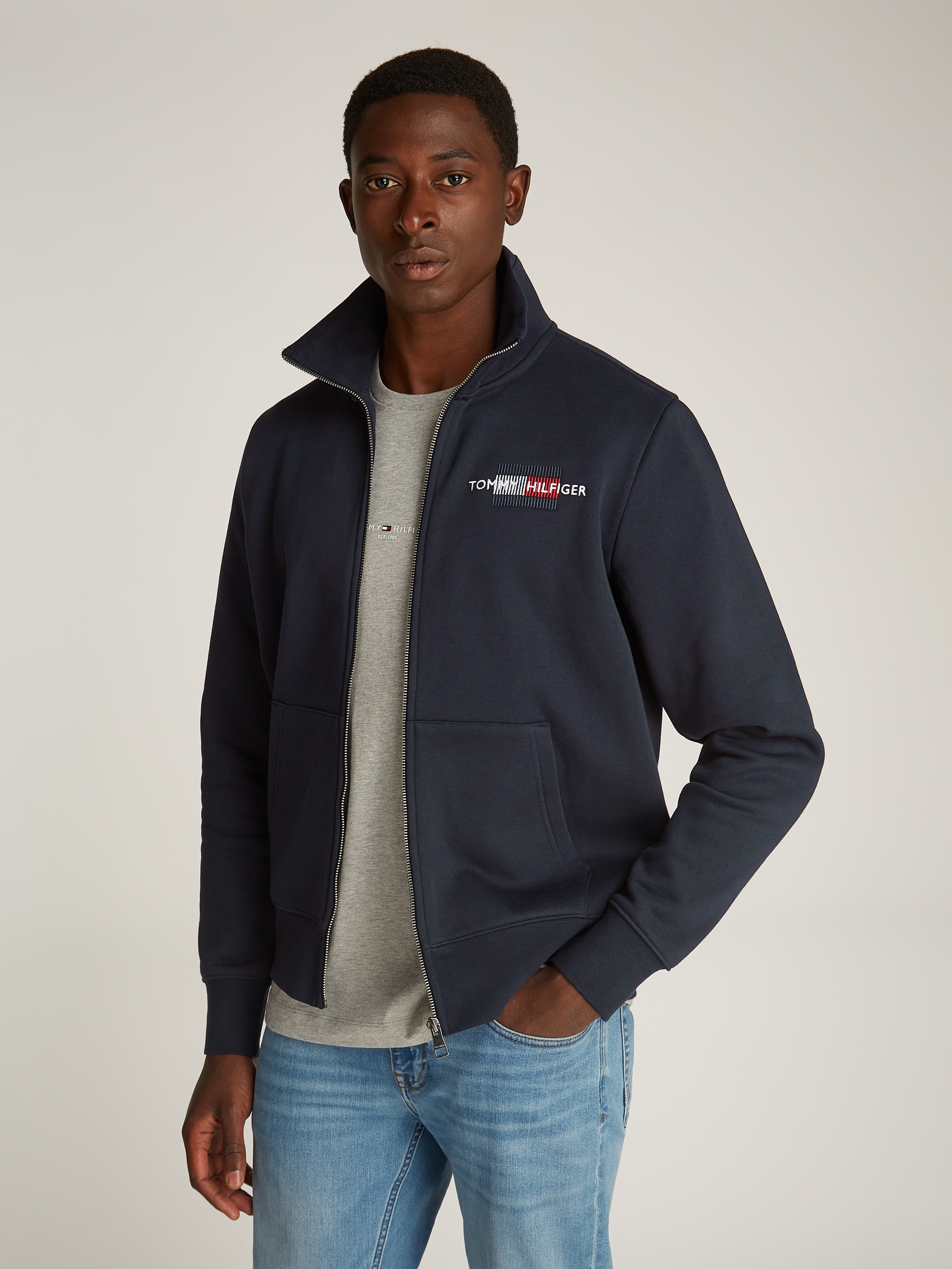 Tommy Hilfiger Sweatjacke "HILFIGER FLAG EMBRO ZT STAND CLR"