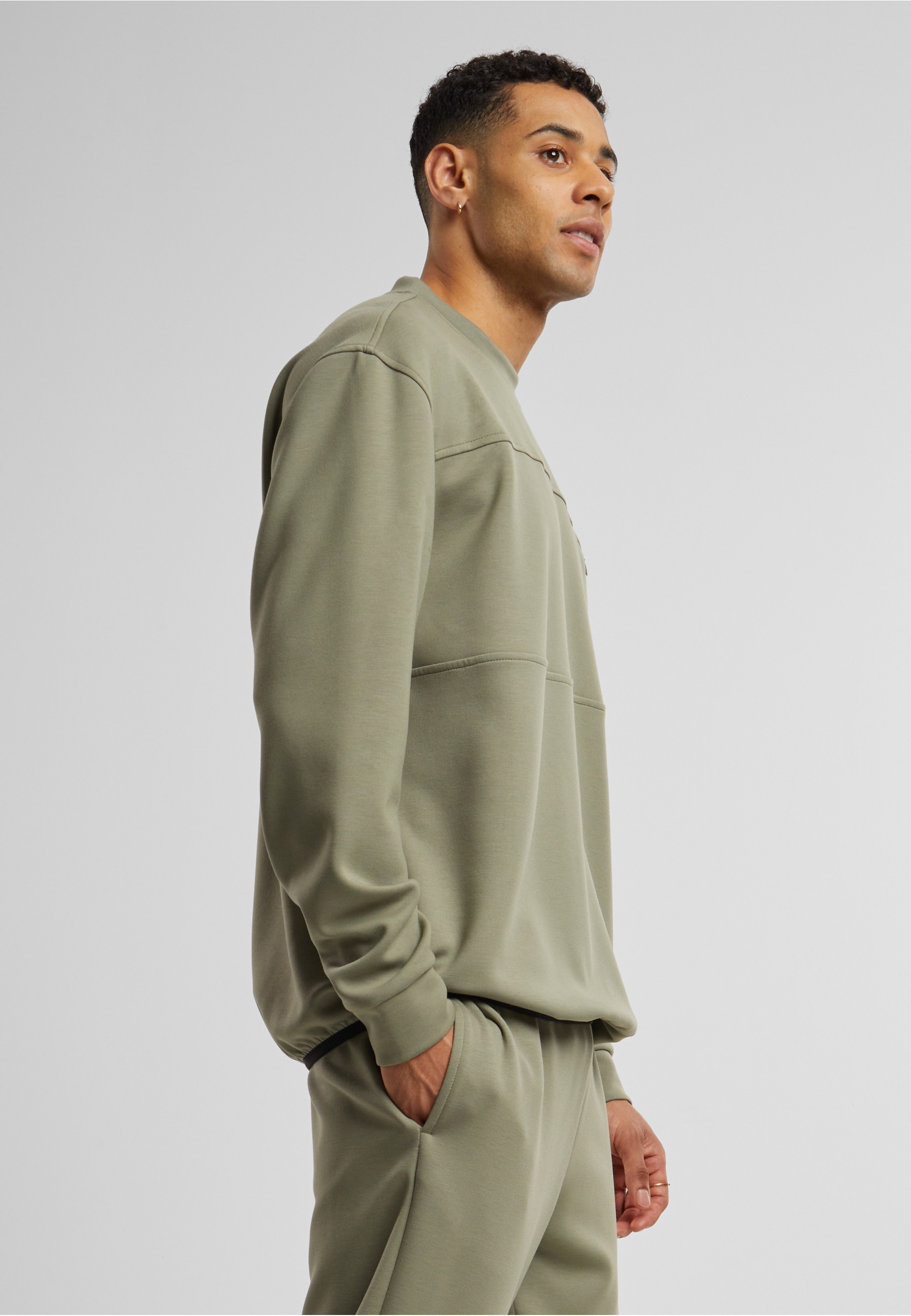 URBAN CLASSICS Sweater »Urban Classics Scuba Zip Pocket Crew«, 1 Stk.
