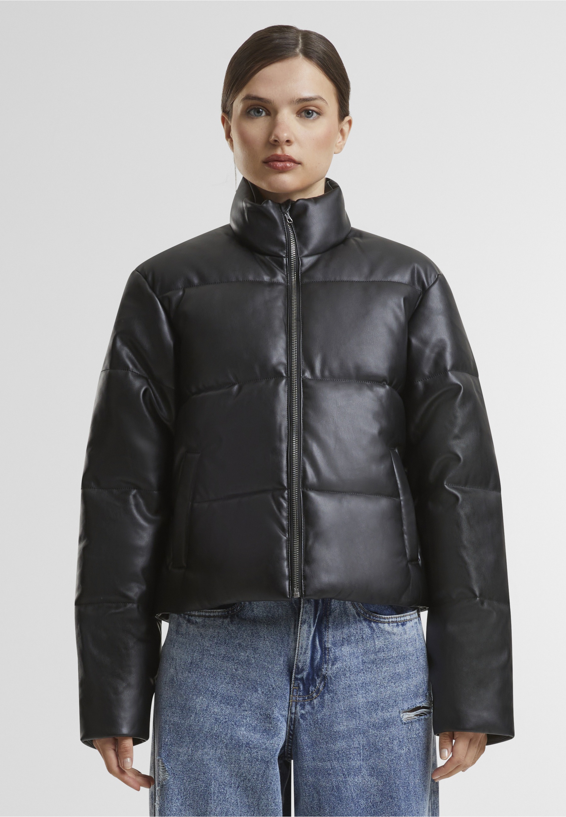 URBAN CLASSICS Allwetterjacke »Urban Classics Ladies Synthetic Leather Puffer Jacket« 1 Stk. tlg. ohne Kapuze