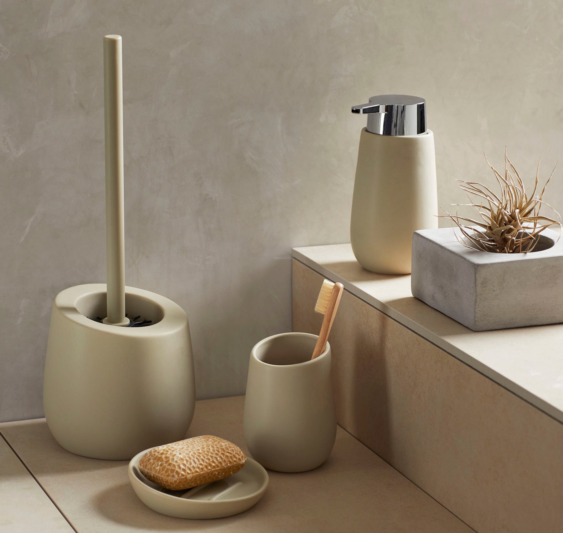 WENKO Seifenspender »Badi«, (1 tlg.), Beige Keramik, 320 ml