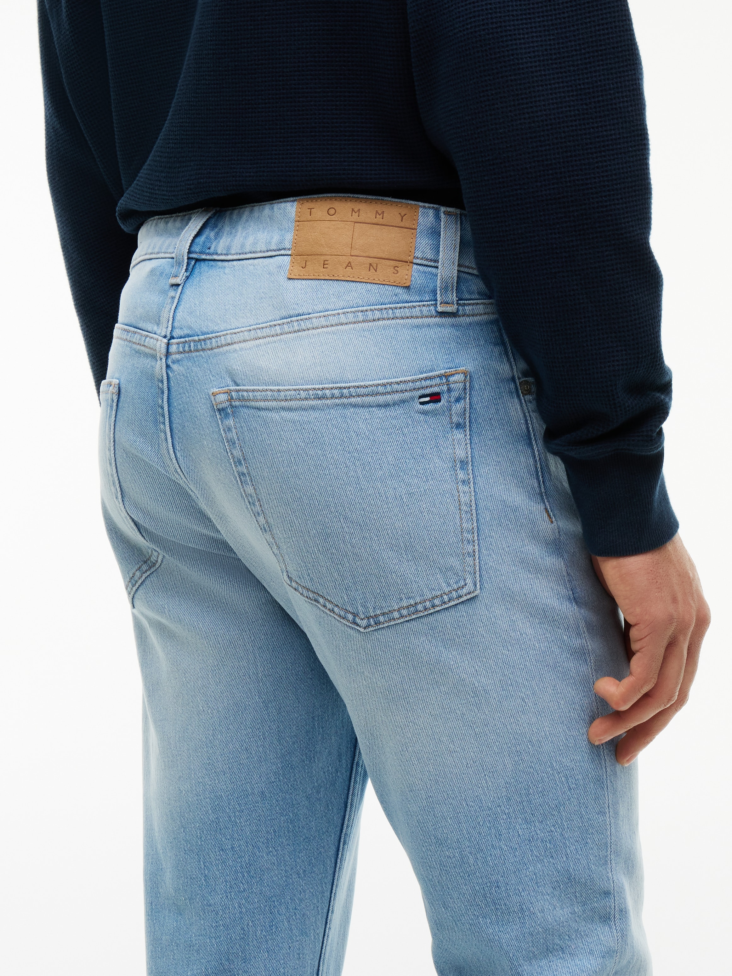 Tommy Jeans Straight-Jeans »AUSTIN SLIM TAPERED« Slim fit mit Taschen