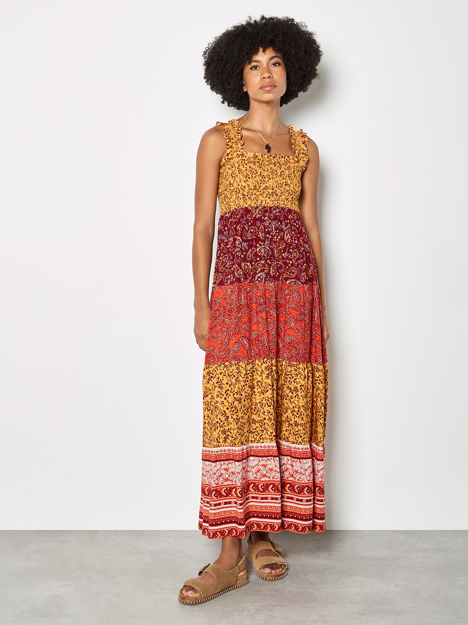 Apricot Maxikleid "Patchwork-Maxikleid" mit Blumen- und Paisley-Muster