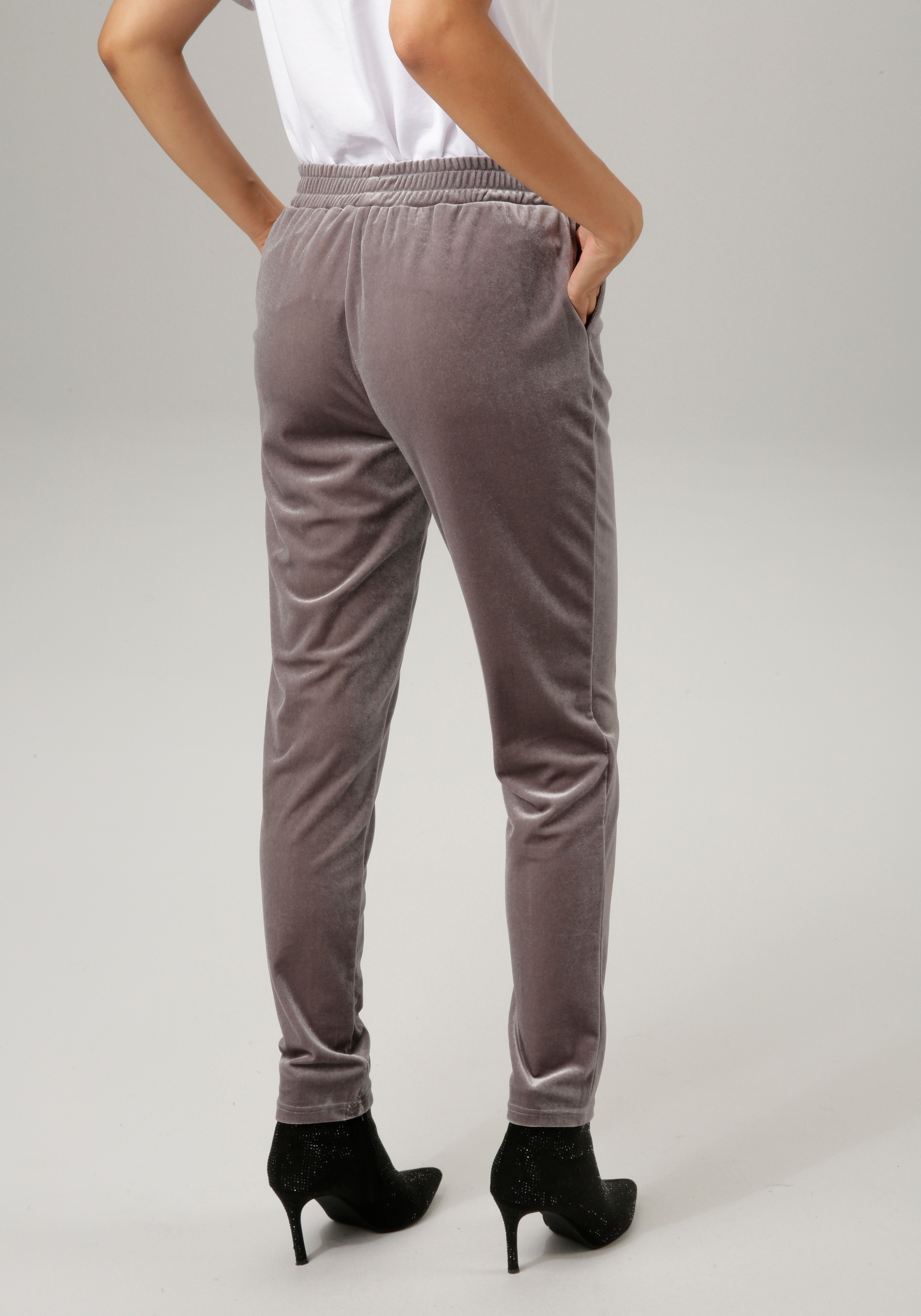 Aniston CASUAL Schlupfhose, aus edlem, glänzenden Samt günstig online kaufen