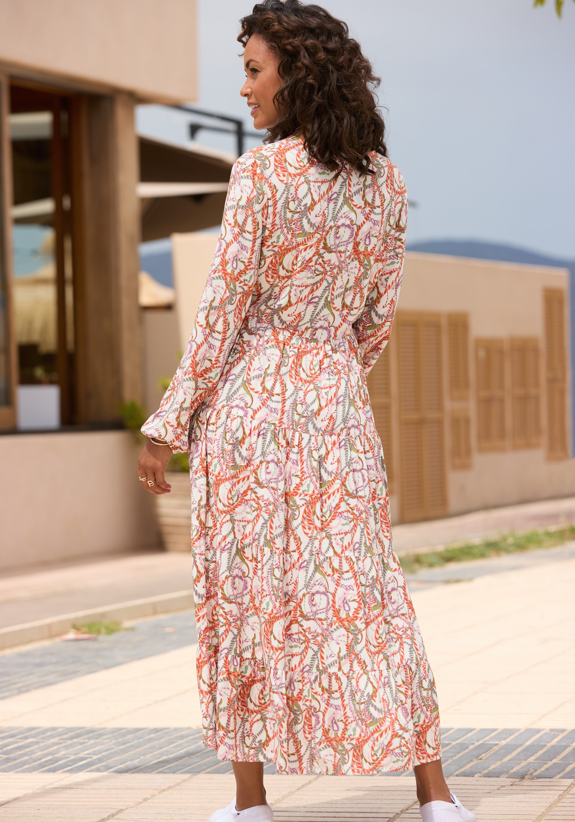 LASCANA Maxikleid, mit Alloverprint und Volants, langärmlig, Druckkleid, casual-chic
