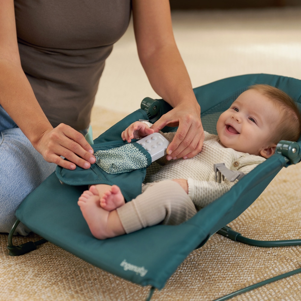 ingenuity Babywippe »Stow & Go™ Compact Folding Bouncer« bis 9 kg mit Vibration