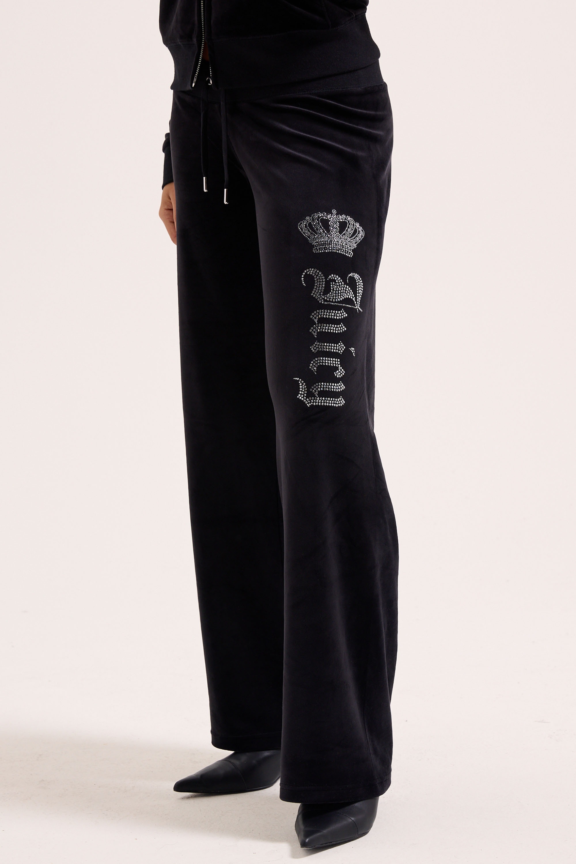 Juicy Couture Sweathose »GOTHIC CROWN OG STRAIGHT LOW RISE PANTS. Damen«  Trainingshose Damen, Sweathose, Velour, Jogginghose mit Glitzer, Sale