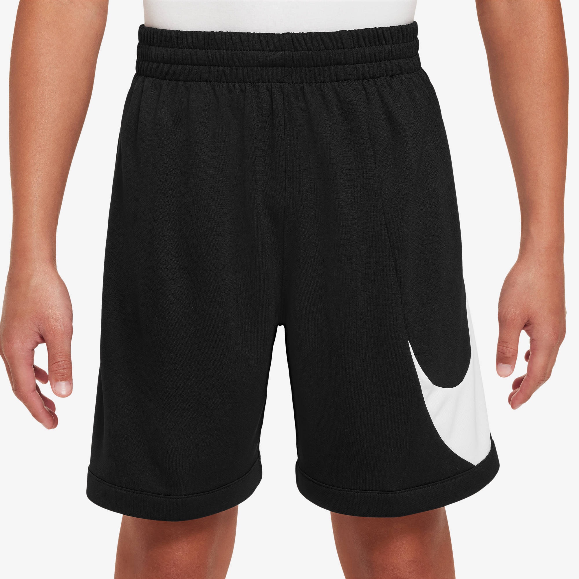 Shorts NIKE "B NK DF MULTI+ SWOOSH SHORT", Jungen, Gr. M (140/146), N-Gr, schwarz, weiß, schwarz, Obermaterial: 100% Polyester, Hosen Shorts, leichtes Material, bequeme Passform, sportlicher Stil, für Kinder