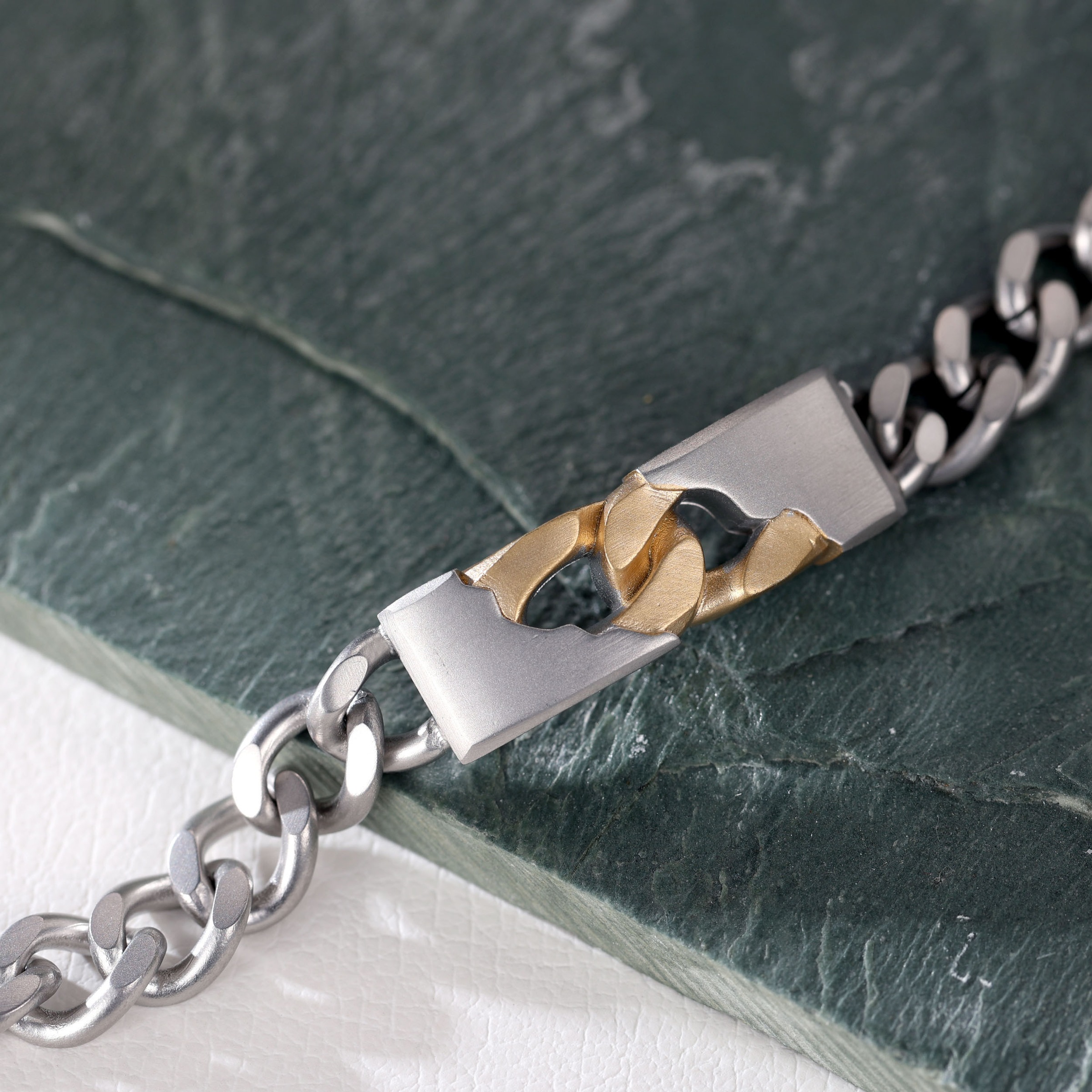 Firetti Armband »Schmuck Geschenk Edelstahl Armschmuck Armkette Panzerkette Vintage«