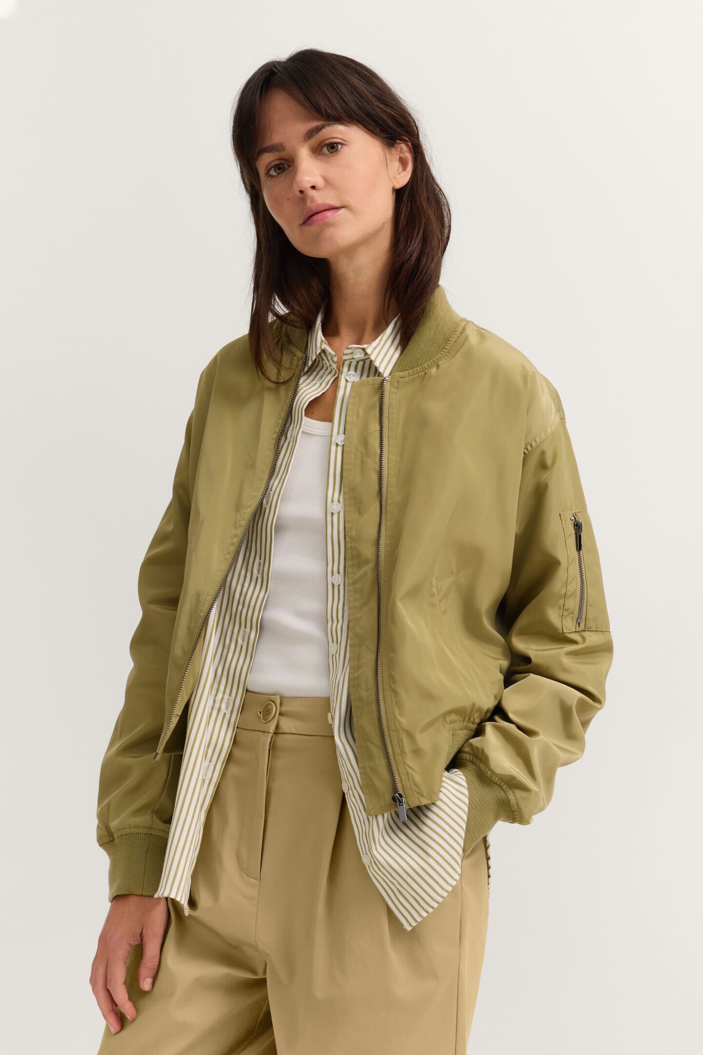 bugatti Blouson "Kleiner Kragen" aus leicht glänzendem Oberstoff günstig online kaufen