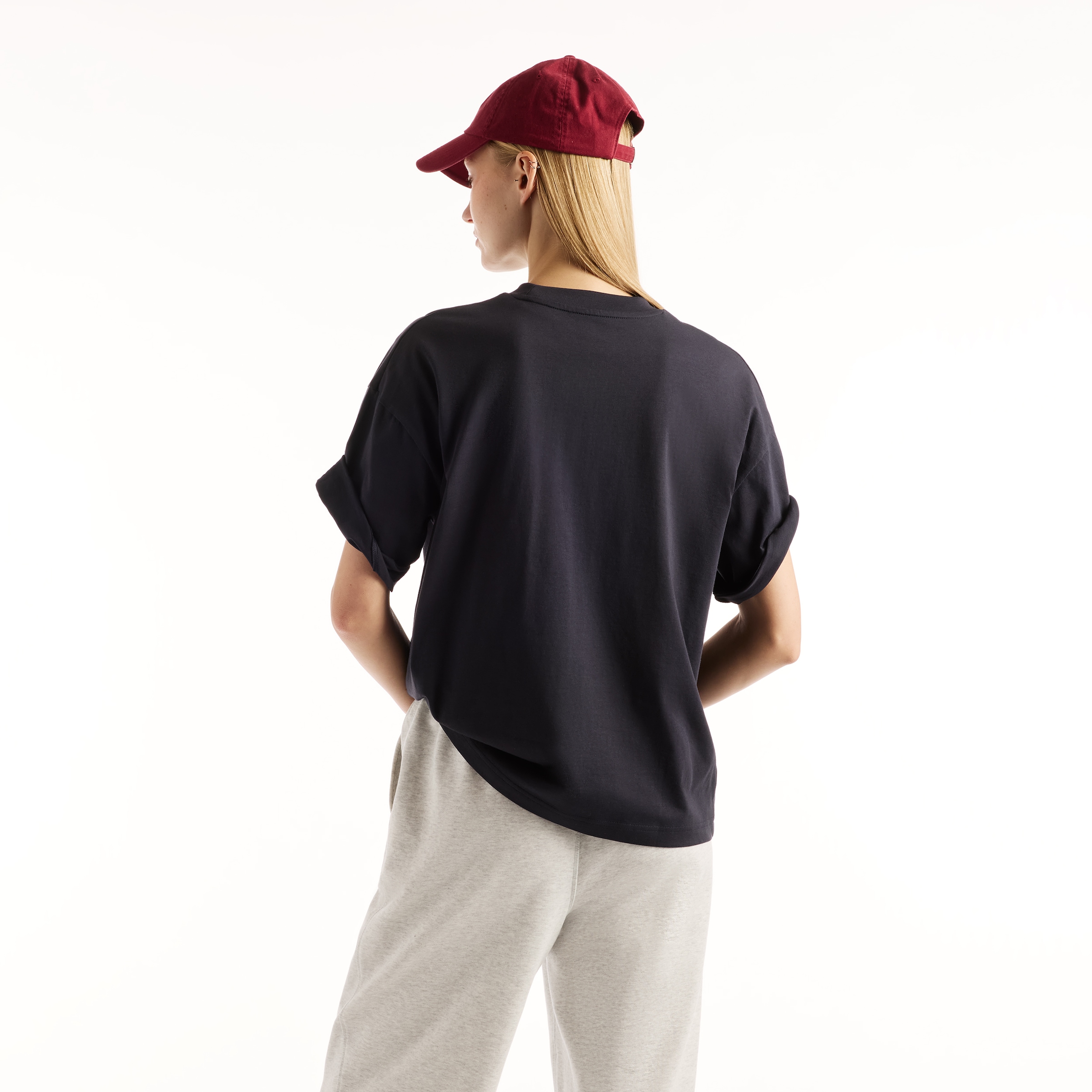 New Balance T-Shirt »REIMAGINED OVERSIZED T-SHIRT« mit moderner Oversized-Passform, aus weichem Baumwolljersey