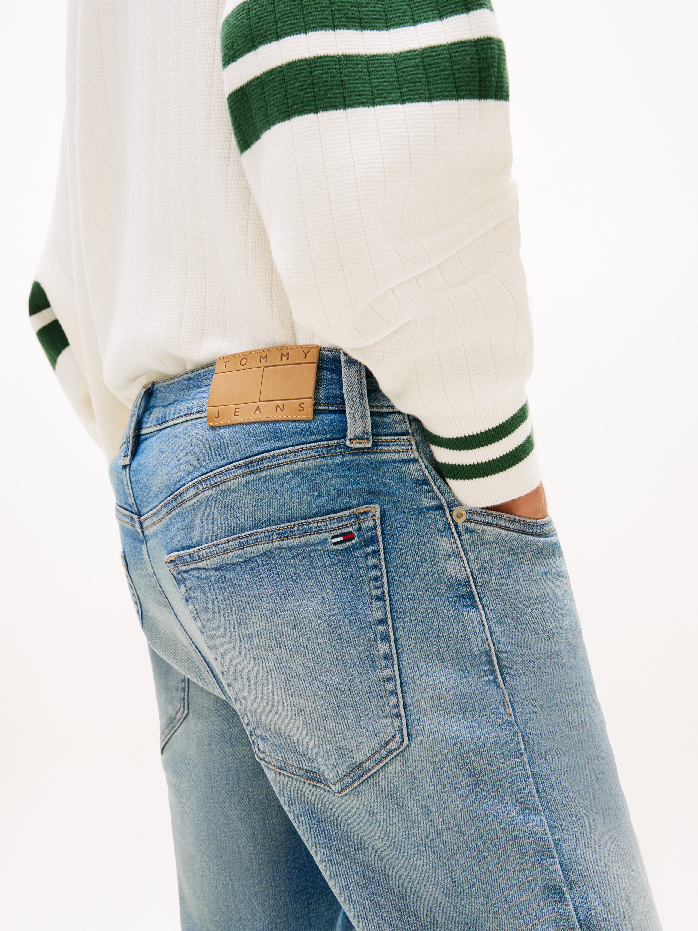 Tommy Jeans Slim-fit-Jeans »AUSTIN SLIM TAPERED« mit Whisker-Effekt