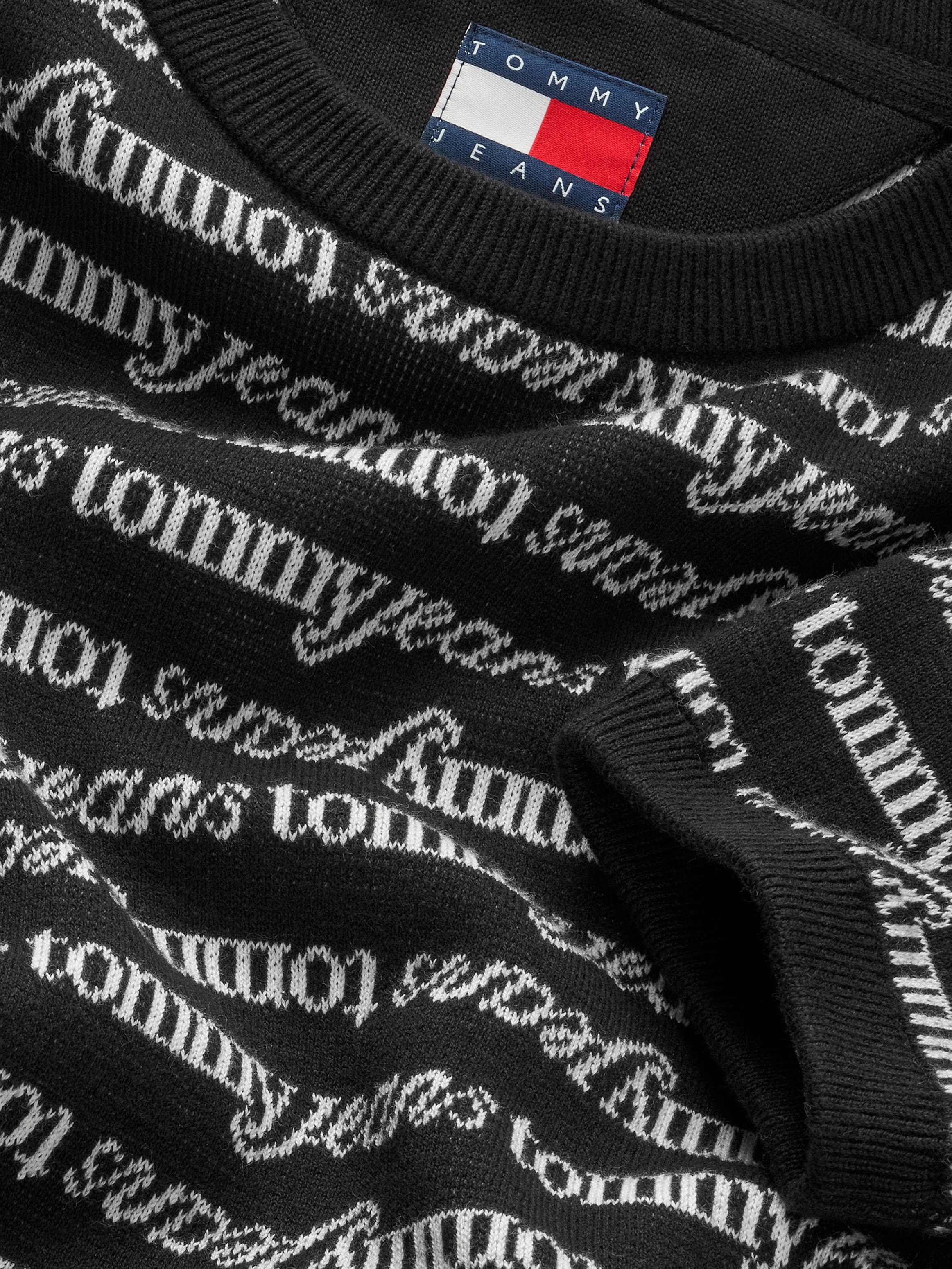 Tommy Jeans Strickkleid »TJW SCRIPT AOP SWEATER DRESS«, mit Logo-Allover-Muster
