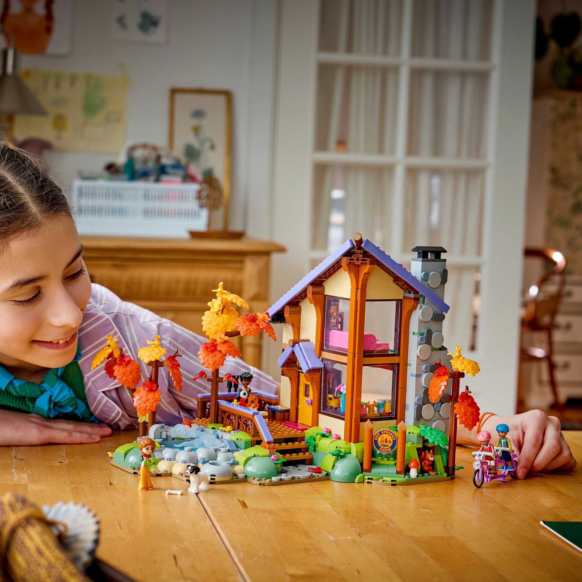 LEGO® Konstruktionsspielsteine »Gemütliche Hütte im Herbstwald (42705), LEGO Friends« Made in Europe