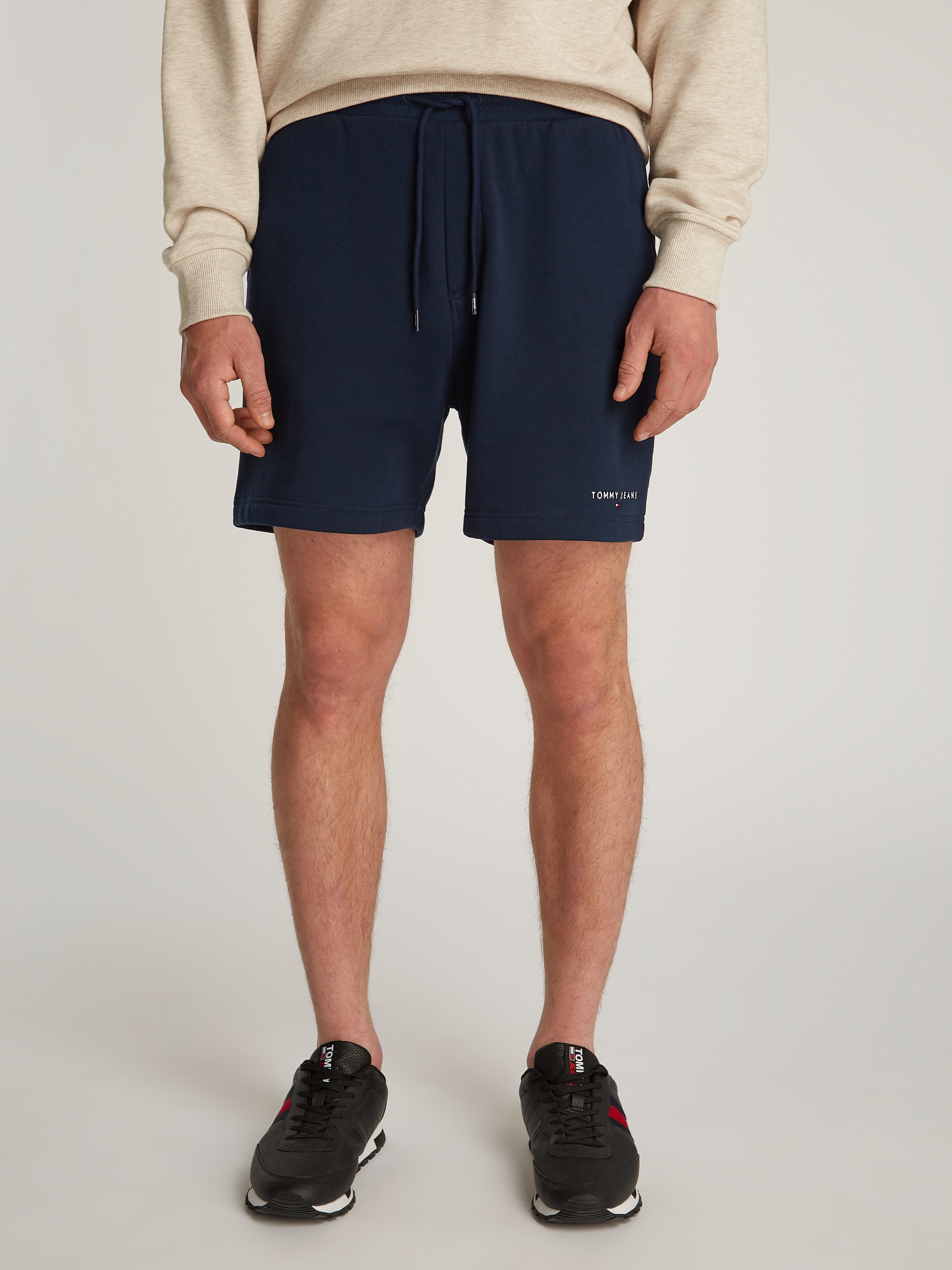 Sweatshorts »TJM REG LINEAR SHORT«, mit Logostickerei