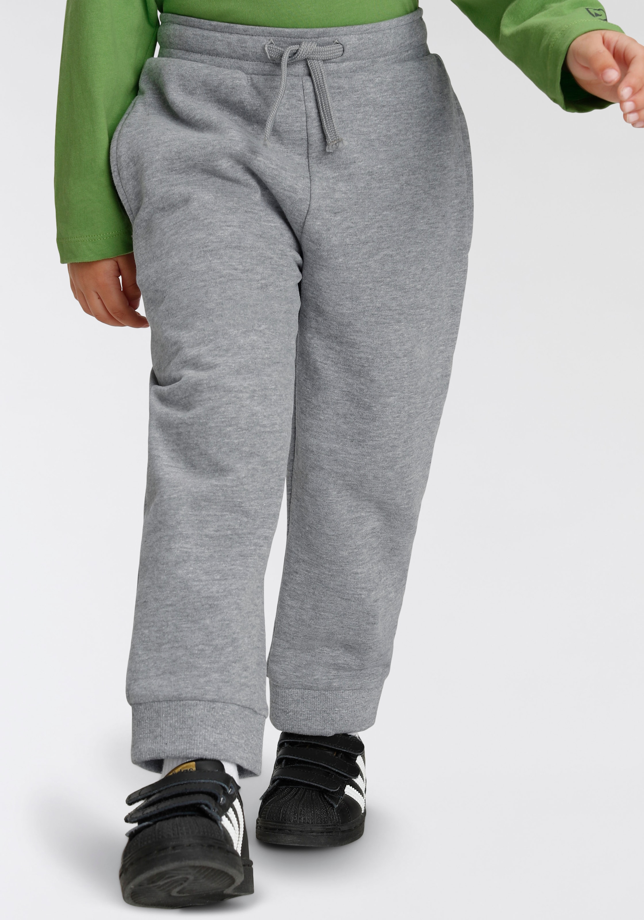 KIDSWORLD Sweathose »2er Pack Jogginghosen«, (Packung, 2 tlg.), immer eine passende Hose dabei