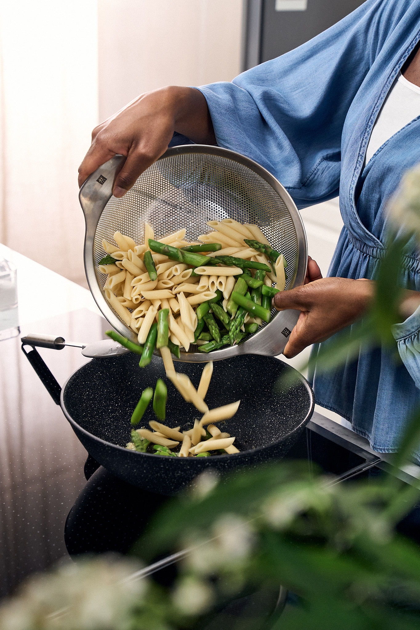 Zwilling Küchensieb »Table« 3-in-1-Funktion als Sieb, Seiher und Schale, Loch-Edelstahl, 24 cm