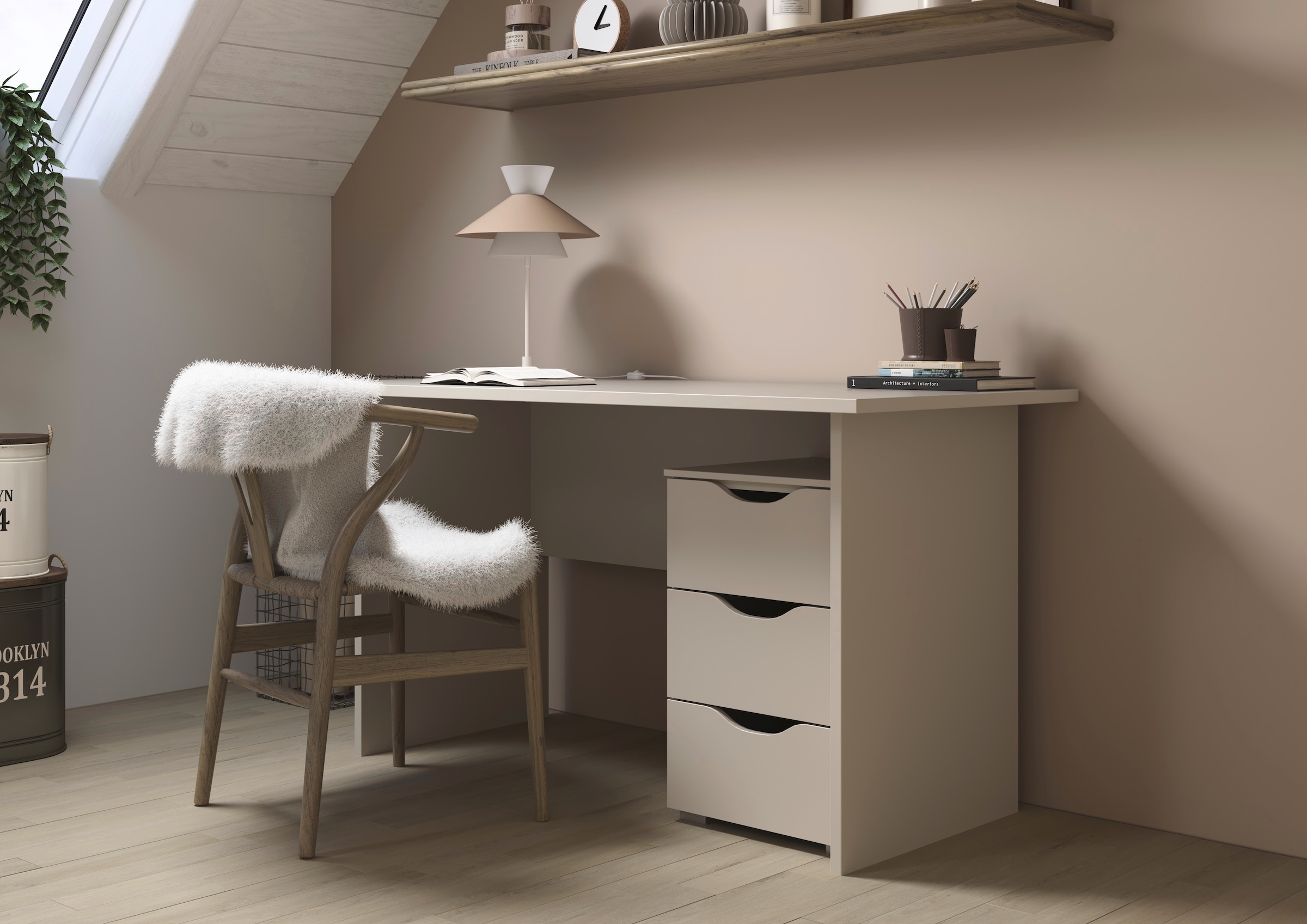 rauch Schreibtisch »Marlene«, (Breite 140 cm), mit 3 geräumigen Schubladen und Soft-Close-Funktion MADE IN GERMANY