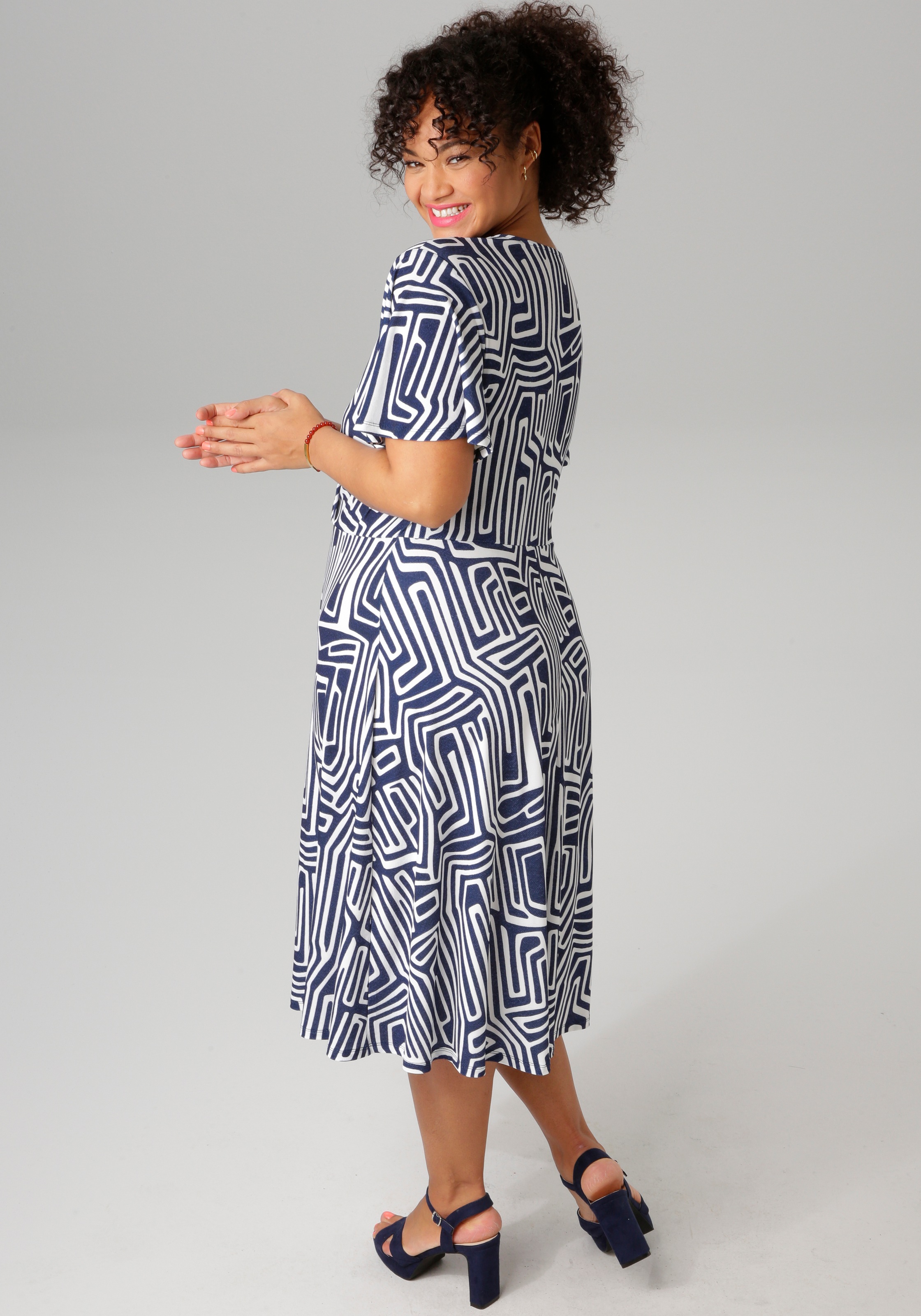 Aniston PLUS Jerseykleid, mit V-Ausschnitt in Wickeloptik günstig online kaufen