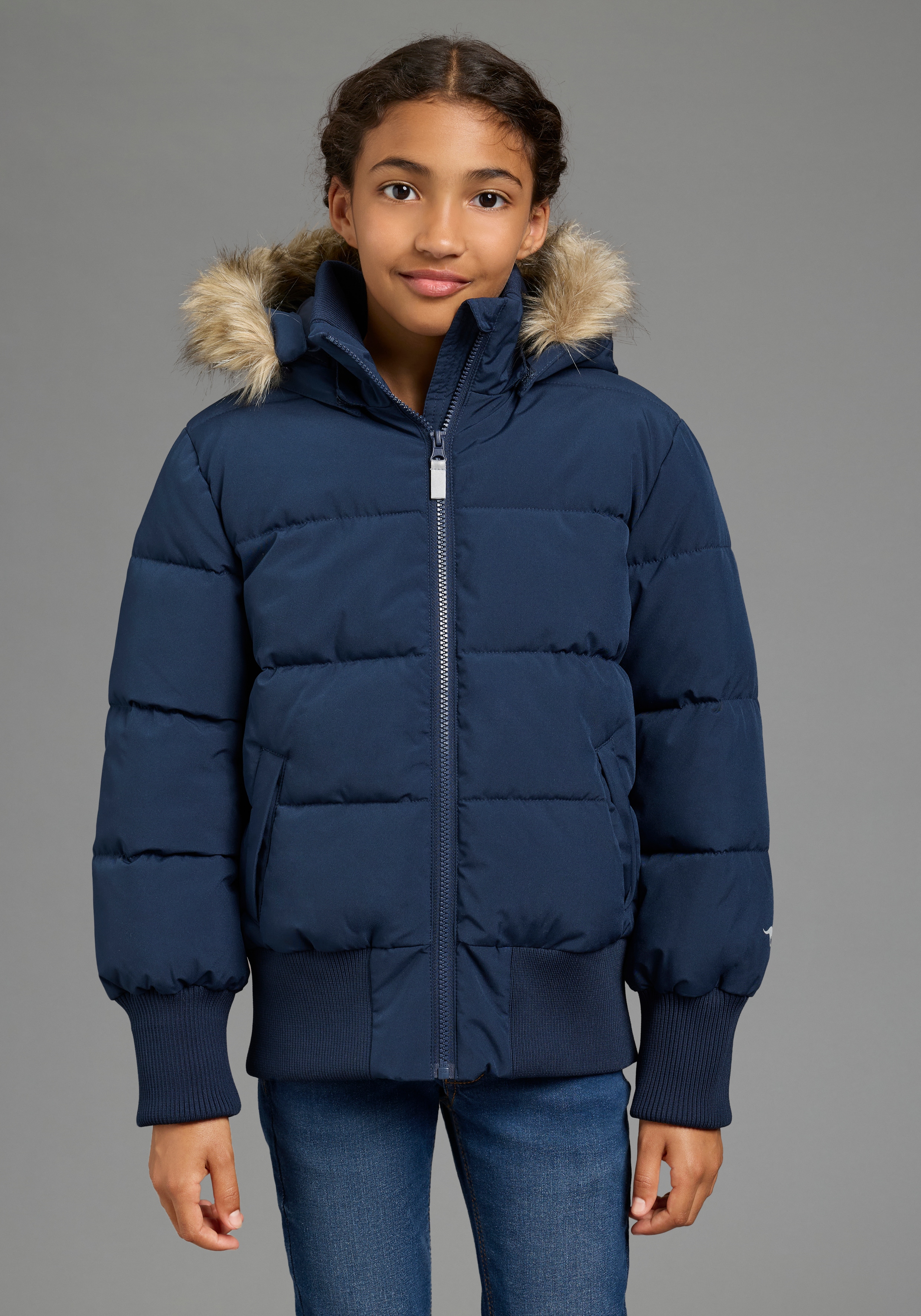 KangaROOS Outdoorjacke "Winterjacke mit Fellkragen und reflektierenden KangaROOS Logo-Print" mit Kapuze Warme Jacke mit breitem Ripp-Bund, Kapuzenfütterung