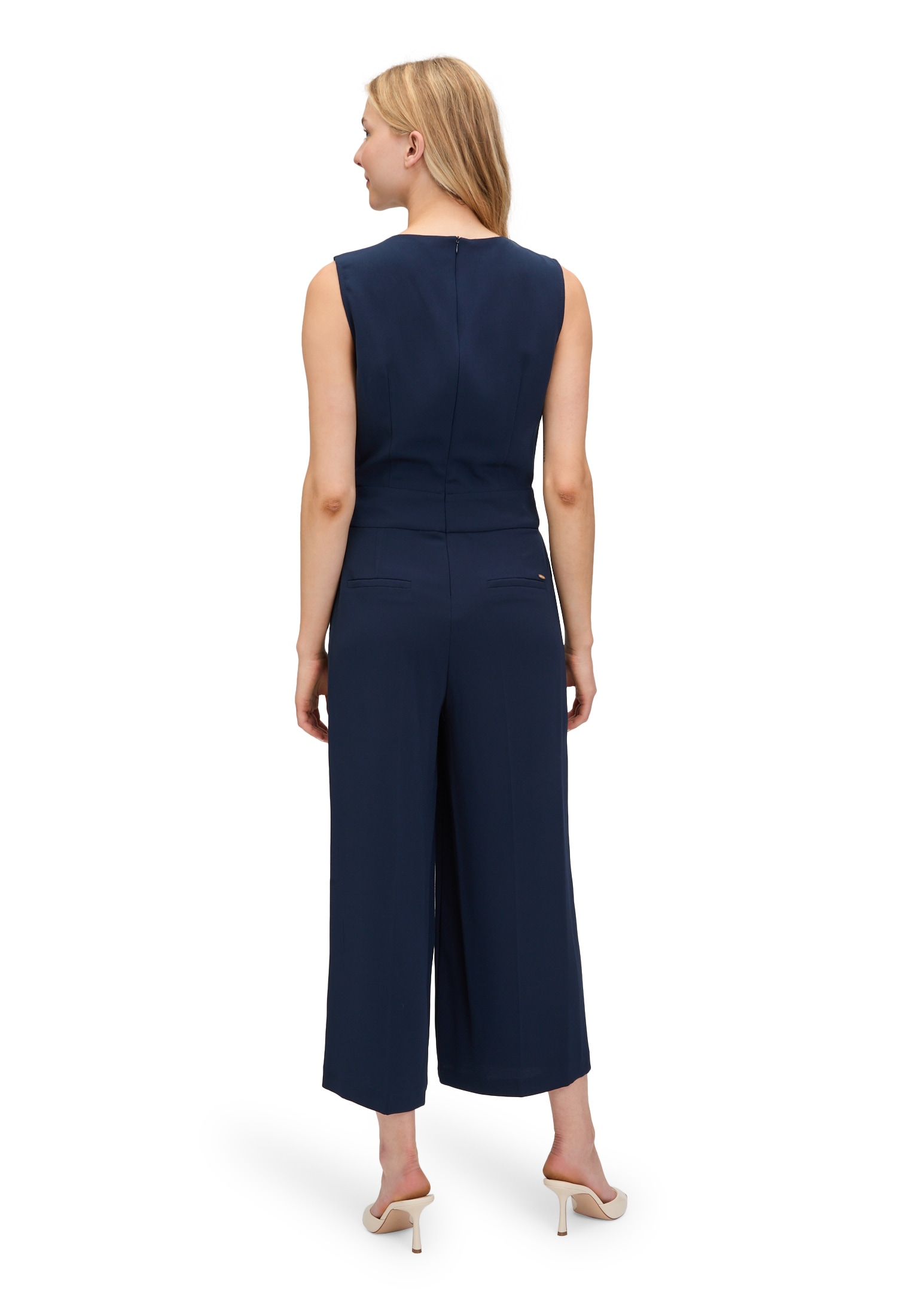 Betty&Co Overall »Betty & Co Jumpsuit ohne Arm«, (1 tlg.), Falten