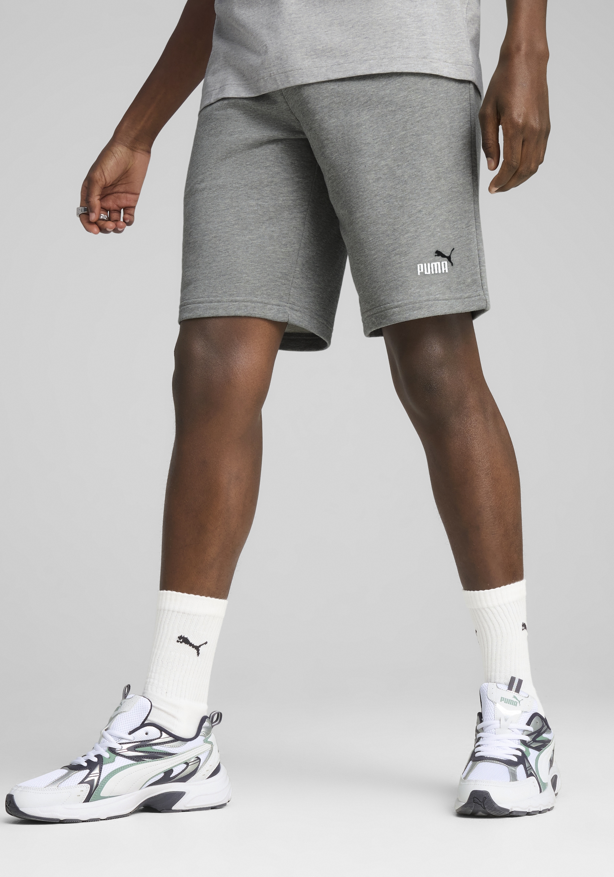 PUMA »ESS 2 COLOR NO. 1 LOGO SHORTS 10" TR«  sportlicher Look, mit Eingrifftaschen, Regular Fit