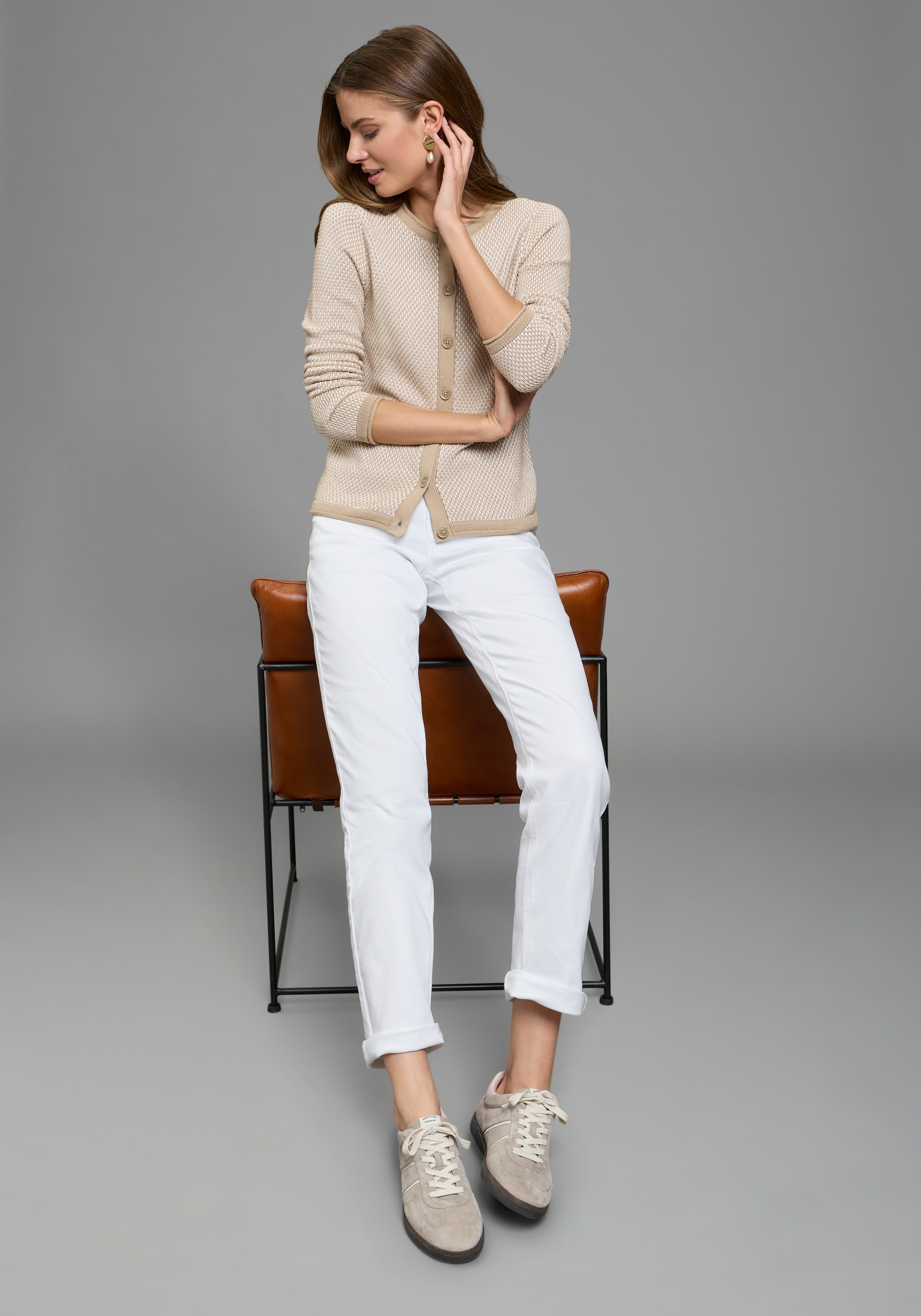 Laura Scott Strickjacke leichter Übergangsstrick mit moderner Struktur und Knopfleiste