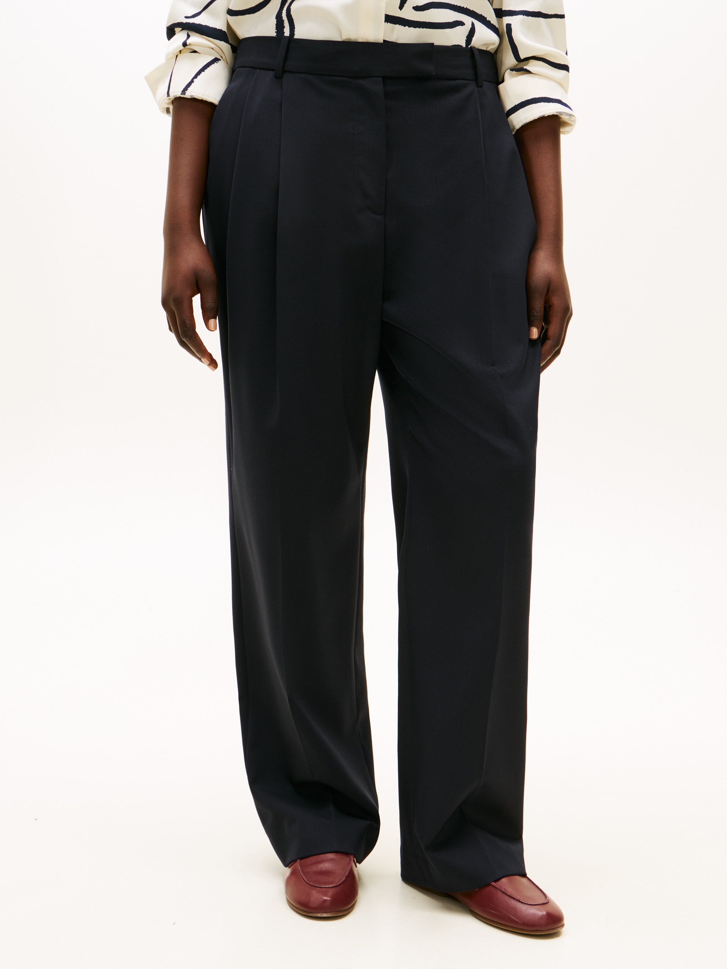 Tommy Hilfiger Curve Stoffhose "CRV TIMELESS WOOL STR PLEAT PANT" in großen Größen, mit Wolle
