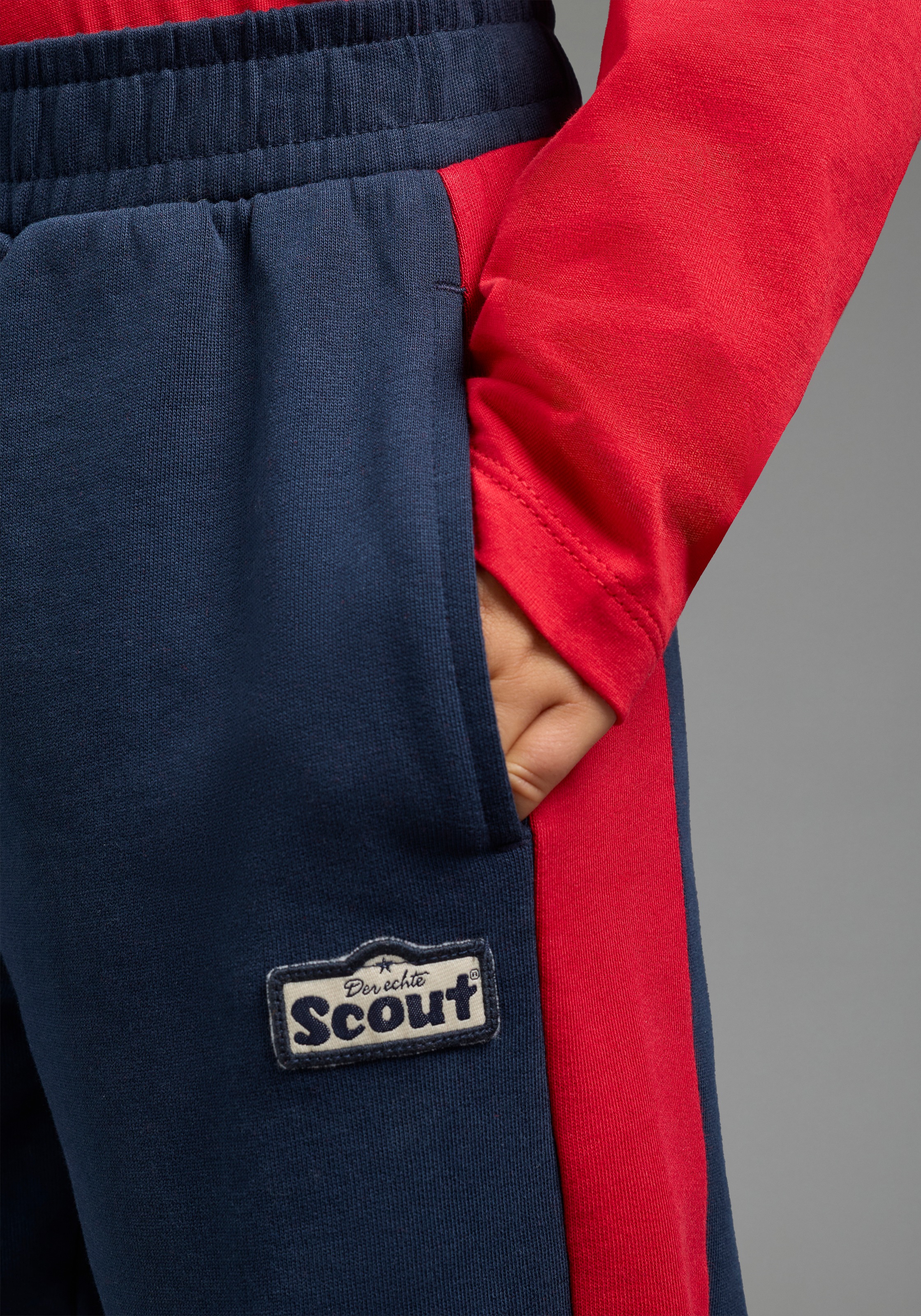 Scout Sweathose »Jogginghose mit kontrastfarbigen Seiteneinsätzen- NEU von SCOUT«  Sweathose mit seitlichen Einsätzen und SCOUT Badge
