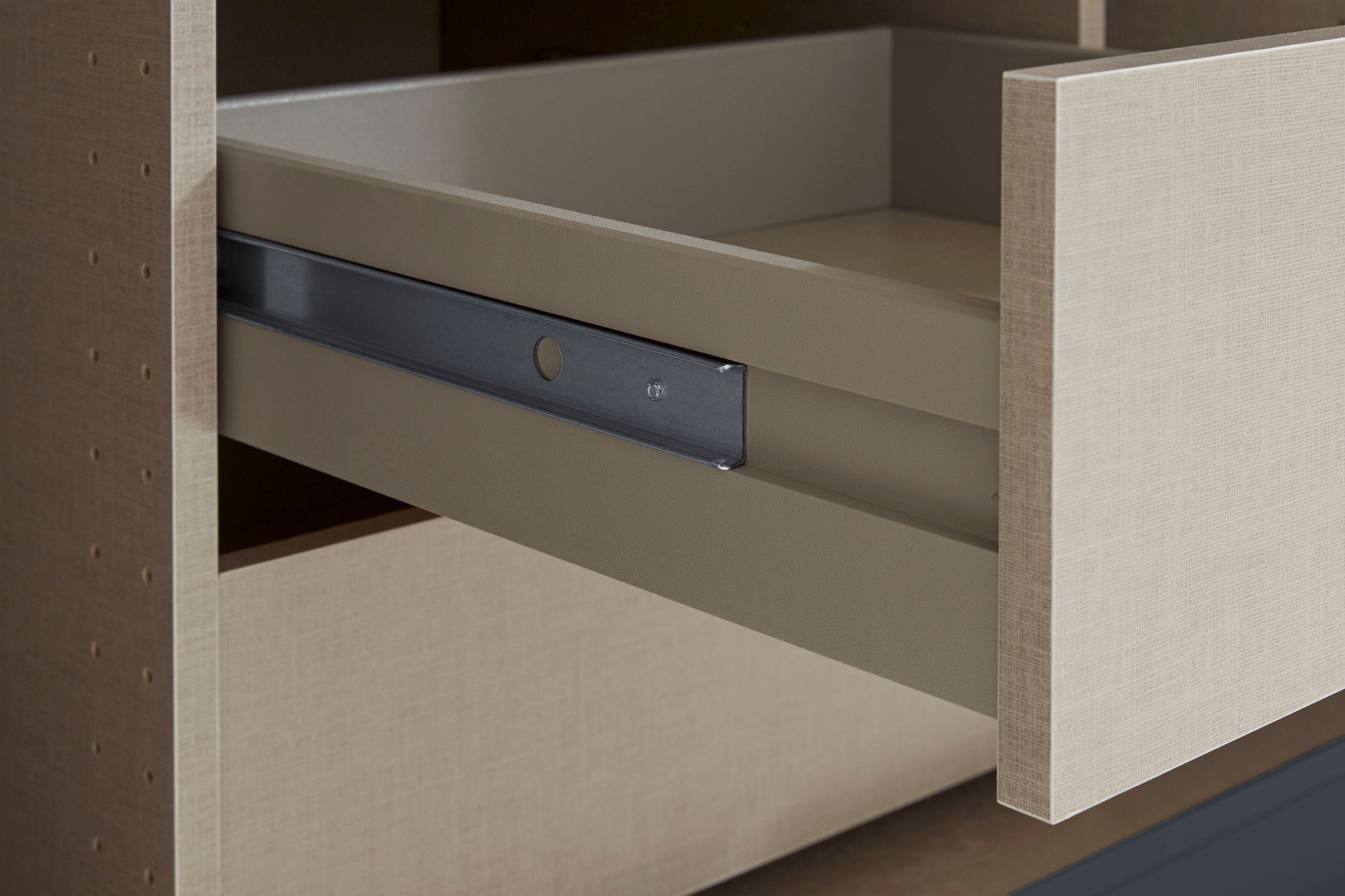 rauch Drehtürenschrank »Kleiderschrank Schrank Garderobe TOPSELLER OTELI inkl. Inneneinteilung«, (erhältlich in Breiten 91-360 cm, ab Breite 136cm inkl. Innenschubladen), mit zusätzlichen Einlegeböden, optional mit Spiegel MADE IN GERMANY