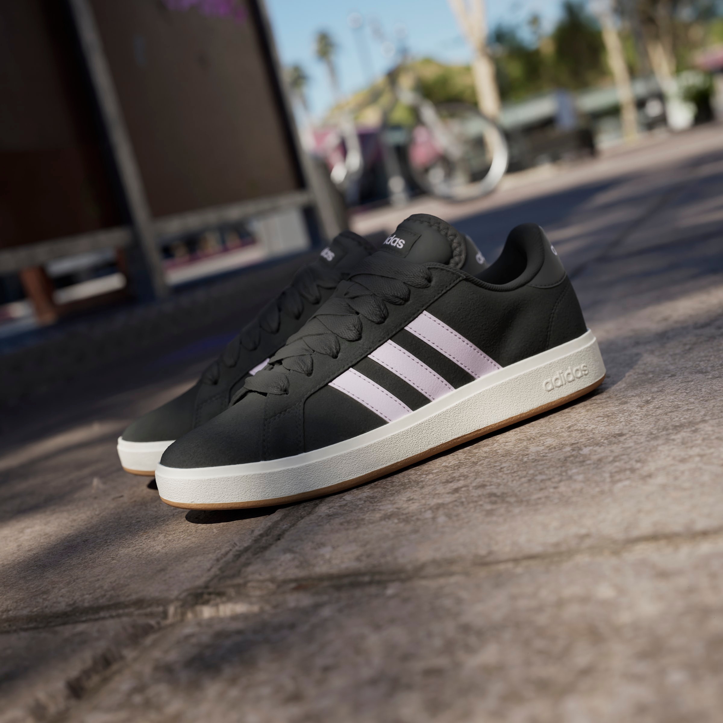 adidas Sportswear Sneaker »GRAND COURT BASE 00S«  Design auf den Spuren des adidas Campus 00