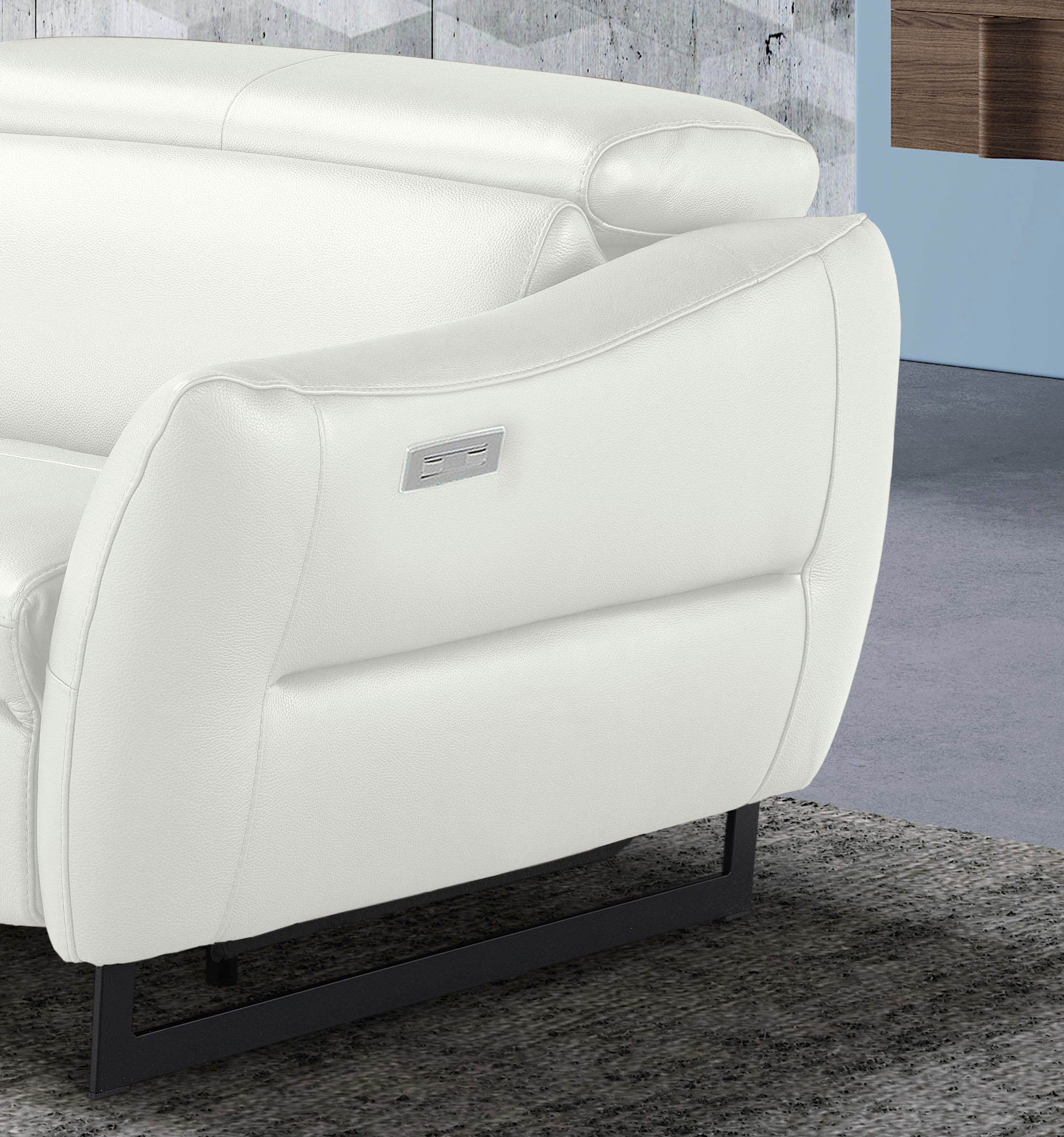 Egoitaliano 2,5-Sitzer »Dafne, elegantes Designsofa mit hohem Sitzkomfort«, mit und ohne elektrischer Relaxfunktion, Kopfteile manuell verstellbar