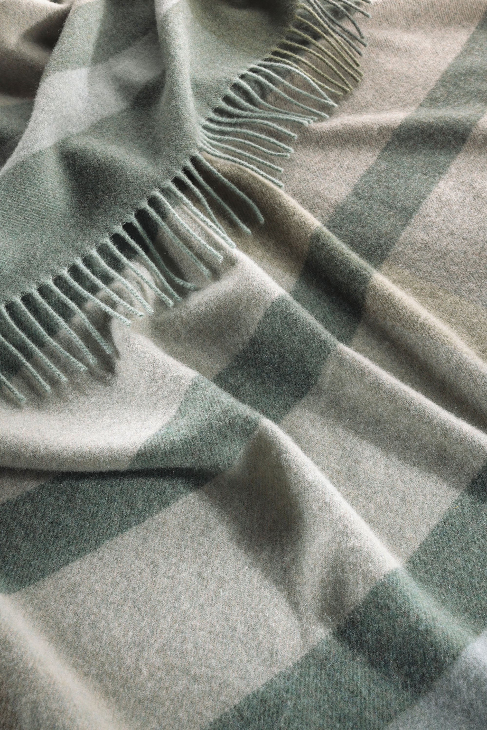 Biederlack Plaid »Plaid Moss Charming mit hochwertigen Fransen«, Wolle-Kaschmir-Mix