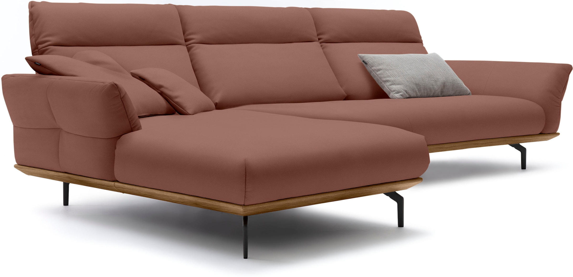 Creation BY ROLF BENZ Ecksofa »CR.460«, Sockel in Nussbaum, Winkelfüße in Umbragrau, Breite 338 cm