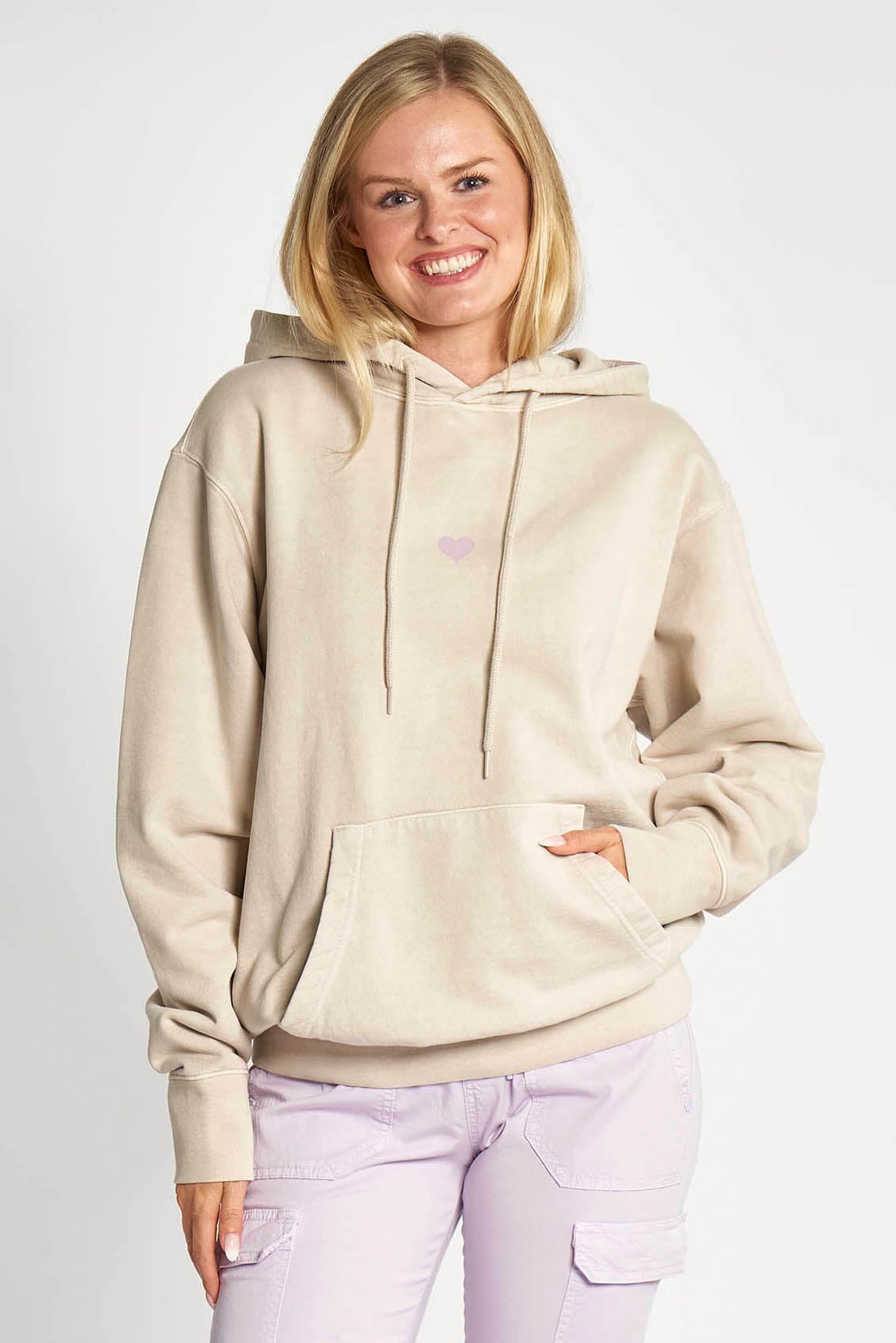 Zhrill Kapuzensweatshirt "ZHILLI" mit Herz-Print und Kängurutasche günstig online kaufen