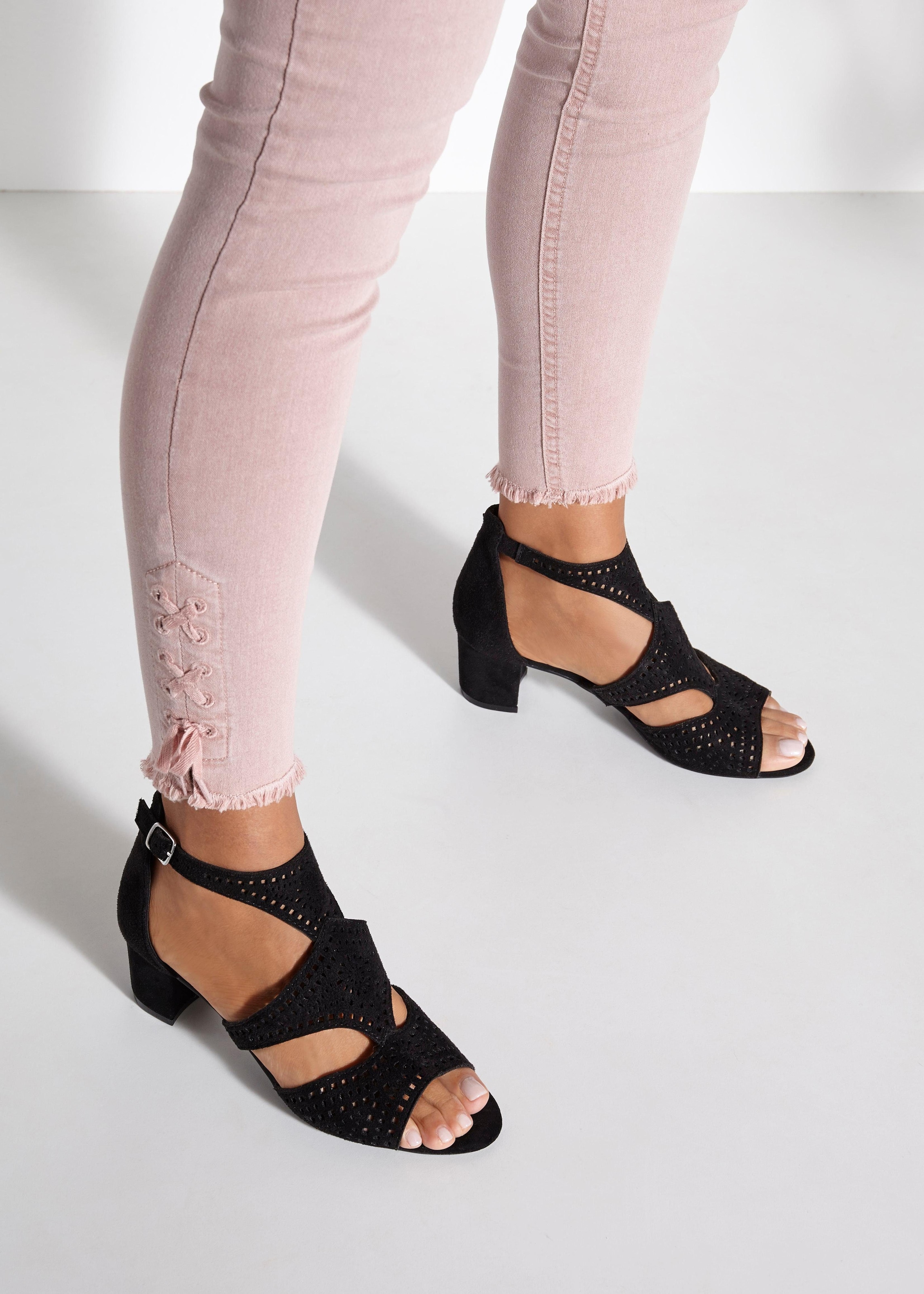 LASCANA Riemchensandalette »Sommerschuh«, Sandalette, Sommerschuh mit Cut-Outs und bequemen Blockabsatz VEGAN