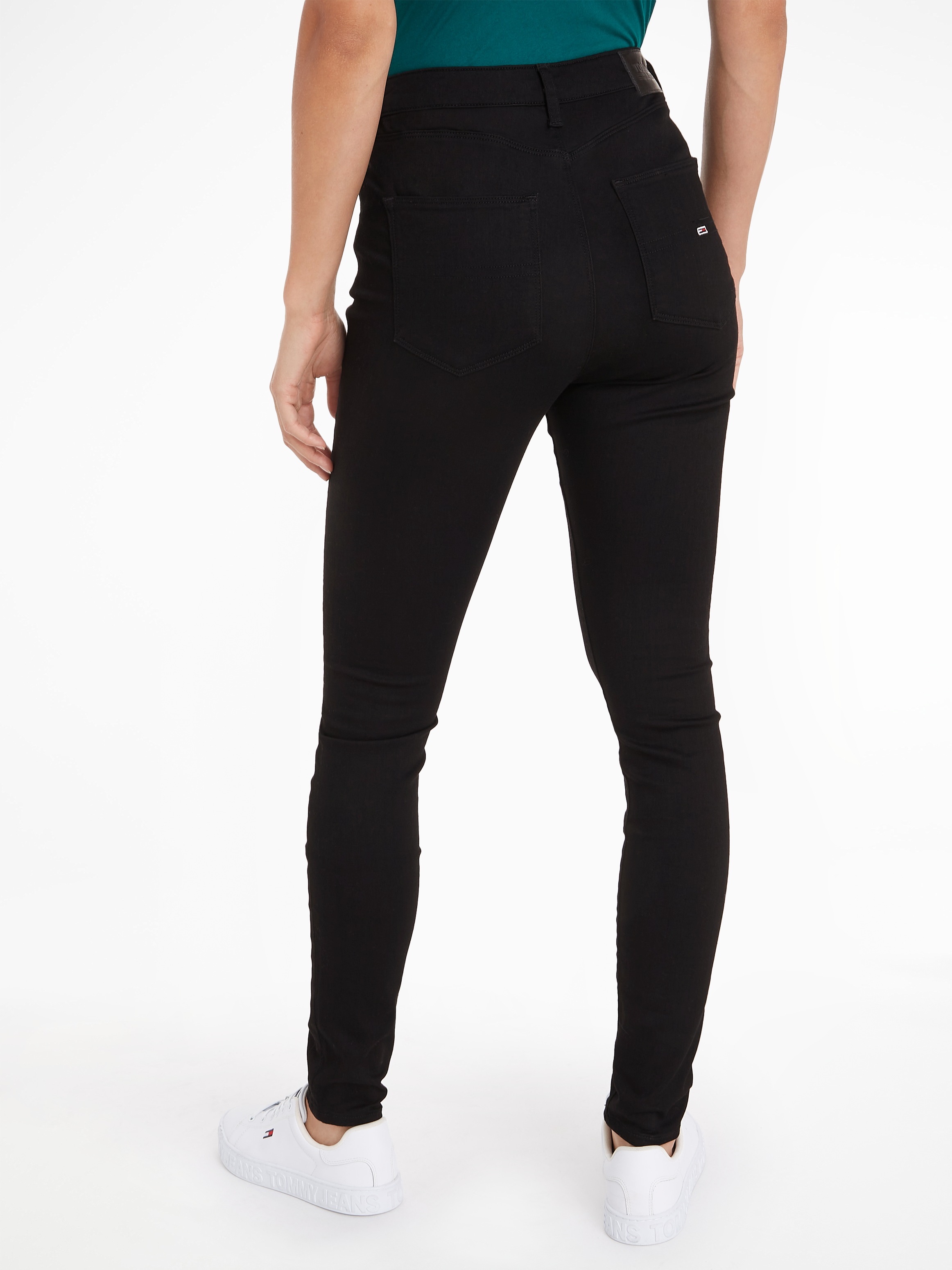Tommy Jeans Skinny-fit-Jeans »SYLVIA HR SUPER SKNY«, Hochwertige Materialien für einen bequemen und perfekten Sitz.