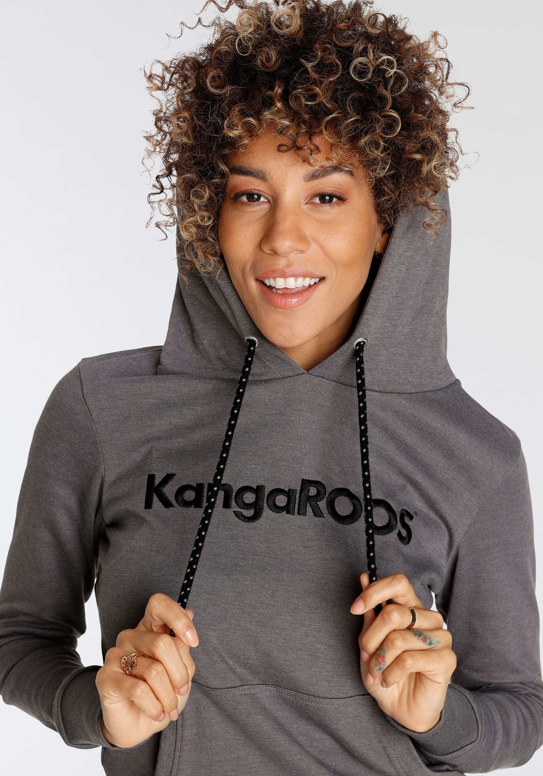 KangaROOS Kapuzensweatshirt, mit großer Logo-Stickerei