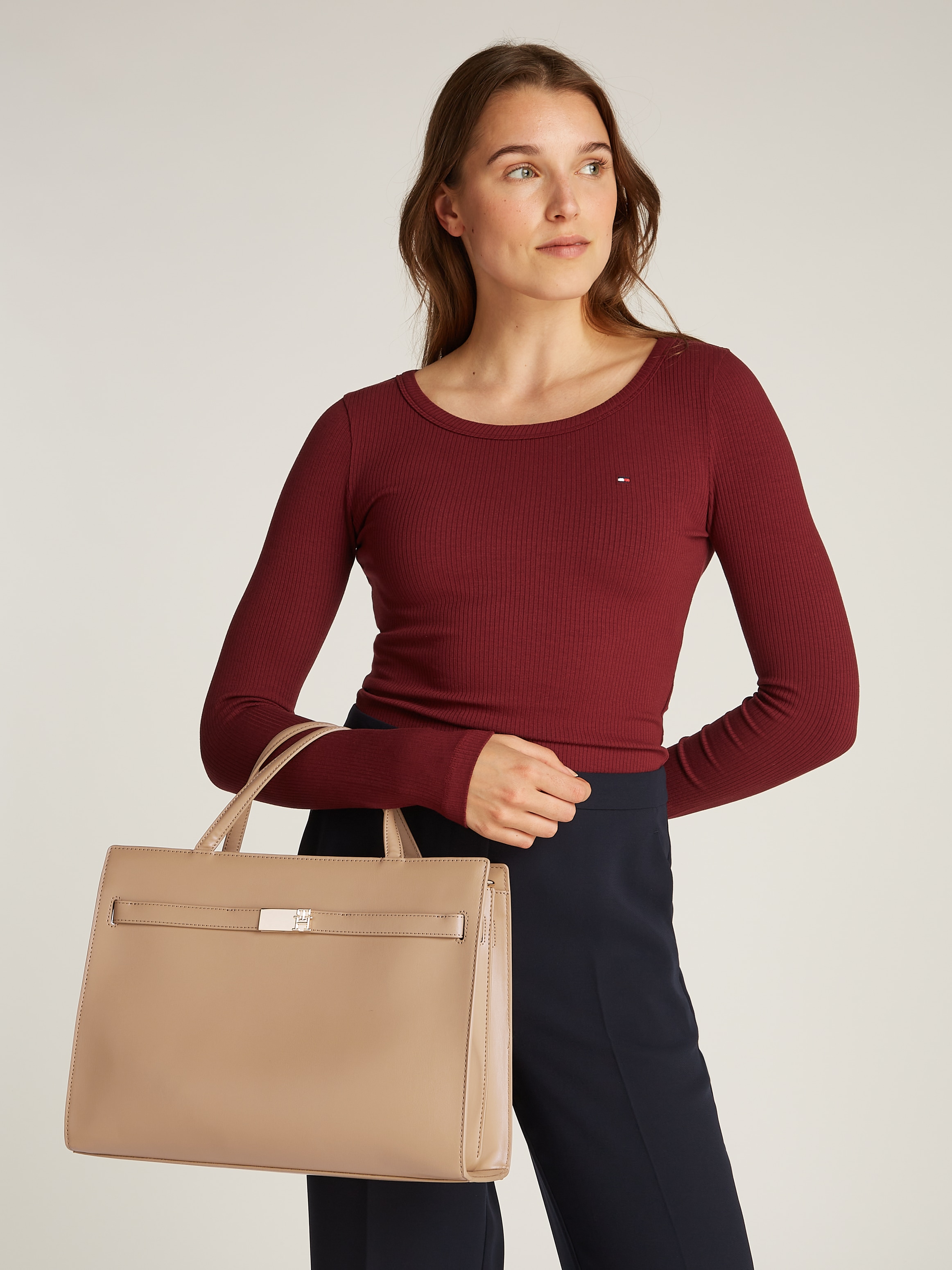 Tommy Hilfiger Messenger Bag »TH HERITAGE WORKBAG«, Damen Henkeltasche, Schultertasche, Umhängetasche mit Logo-Emblem