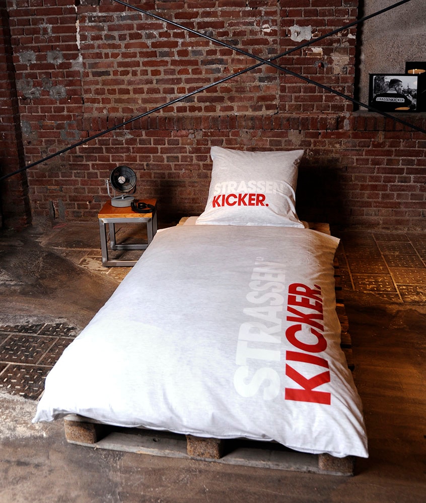 Bettwäsche »Strassenkicker by Lukas Podolski«, (2 tlg.), mit tollem Motiv