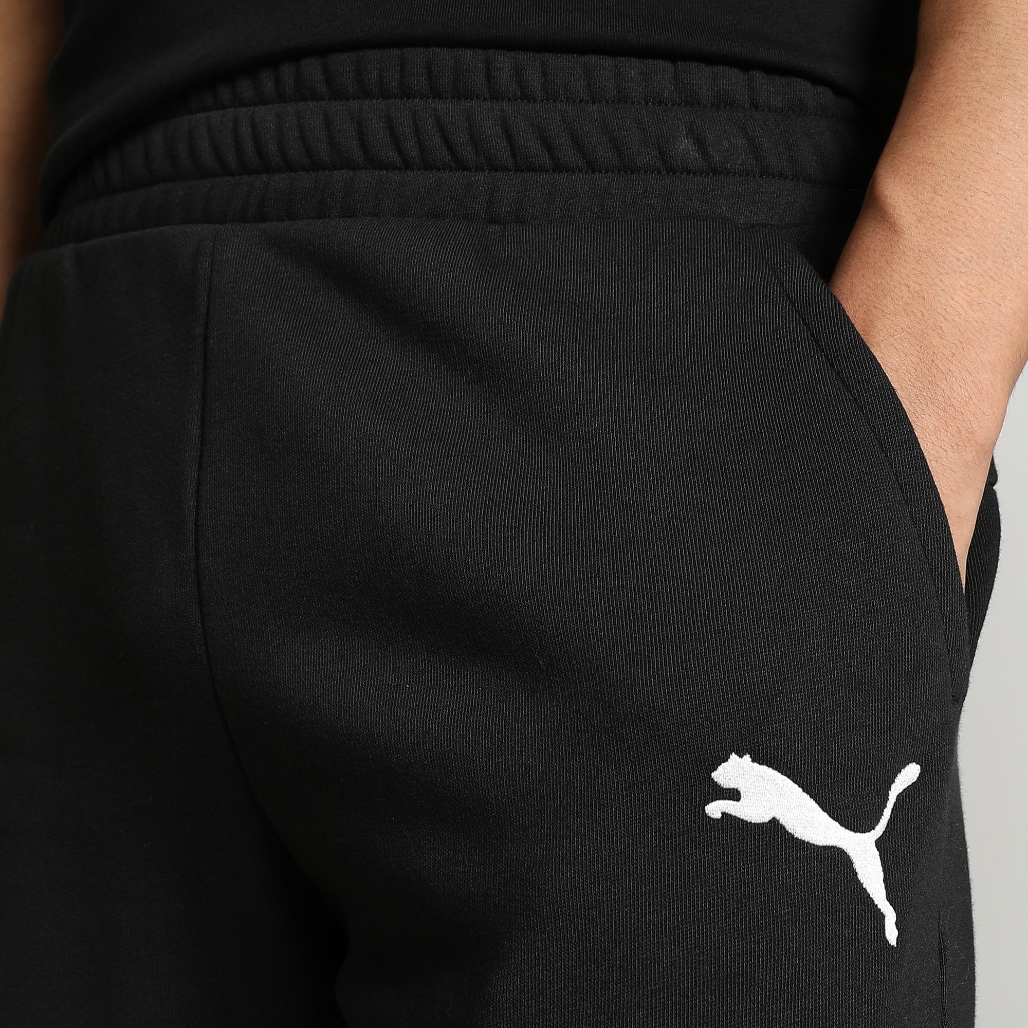 PUMA Trainingsshorts »TEAMGOAL 23 CASUALS SHORTS«  sportlicher Stil, für Fußball, mit Reißverschlusstasche, Slim Fit