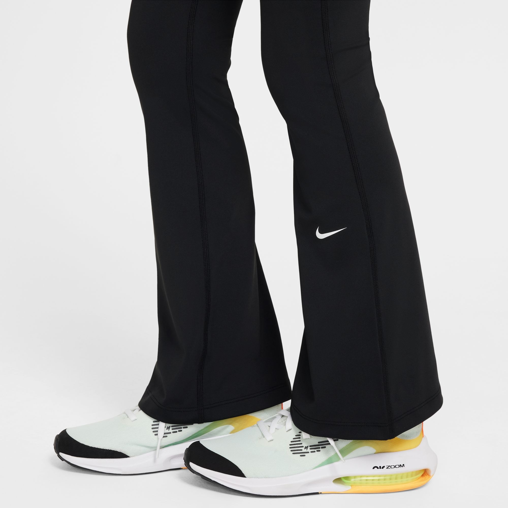 Nike Trainingstights »G NK DF ONE TGHT FLARE«  sportlicher Stil