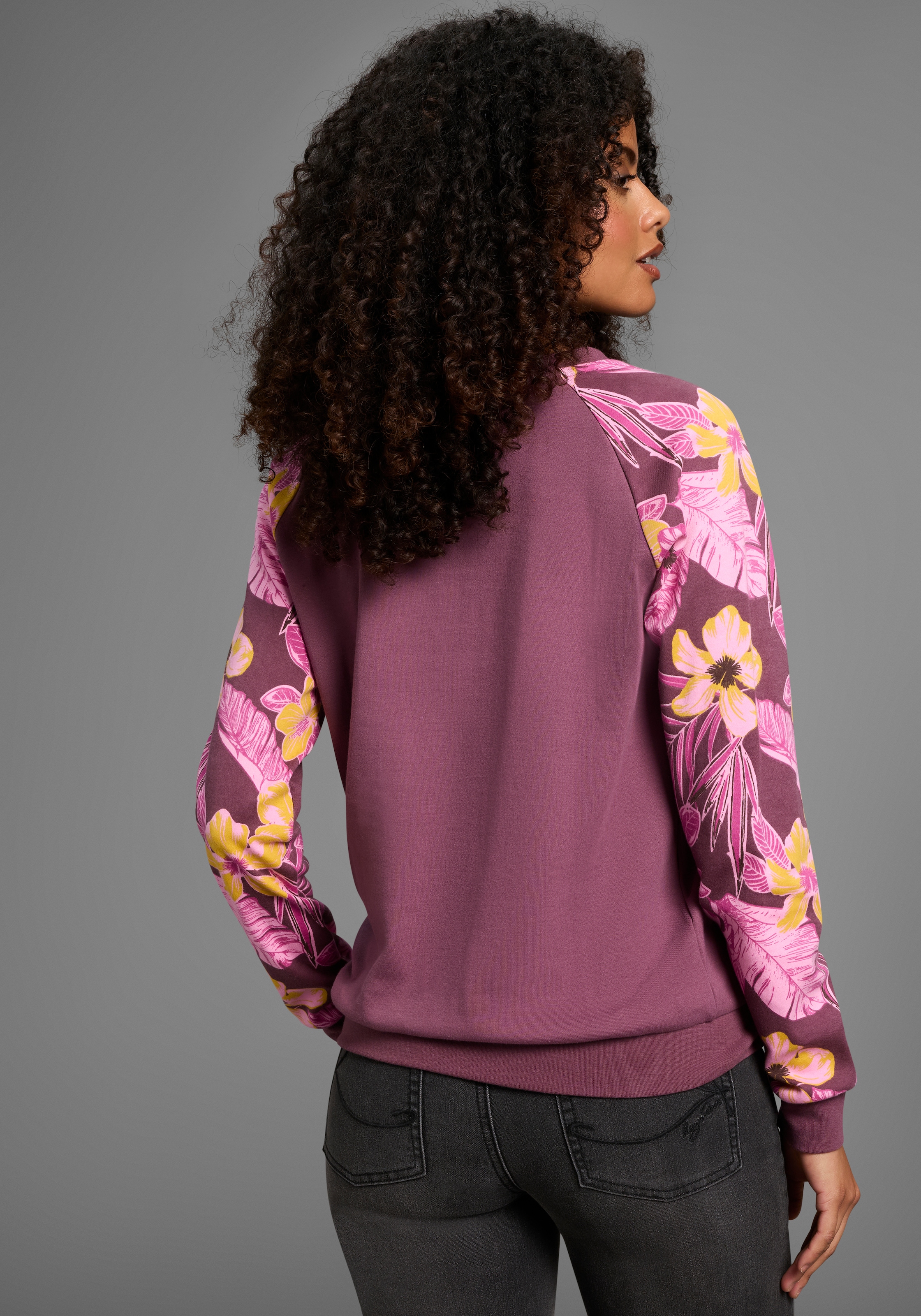 KangaROOS Sweatshirt, Ärmel mit Blumendruck