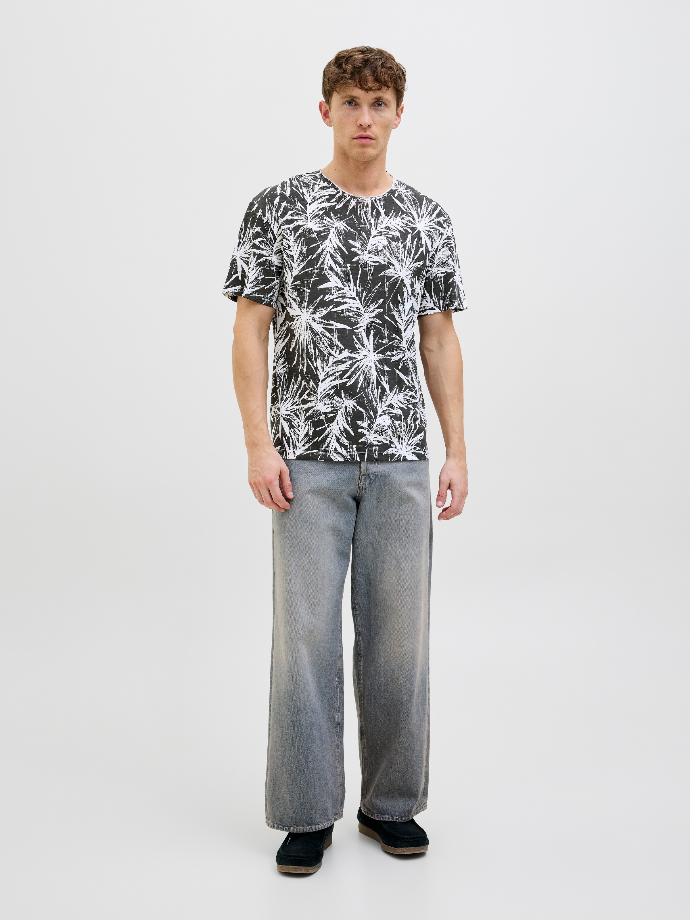 Jack & Jones Rundhalsshirt »JJEBRYAN AOP TEE S/S O-NECK NOOS«, mit All-Over Print