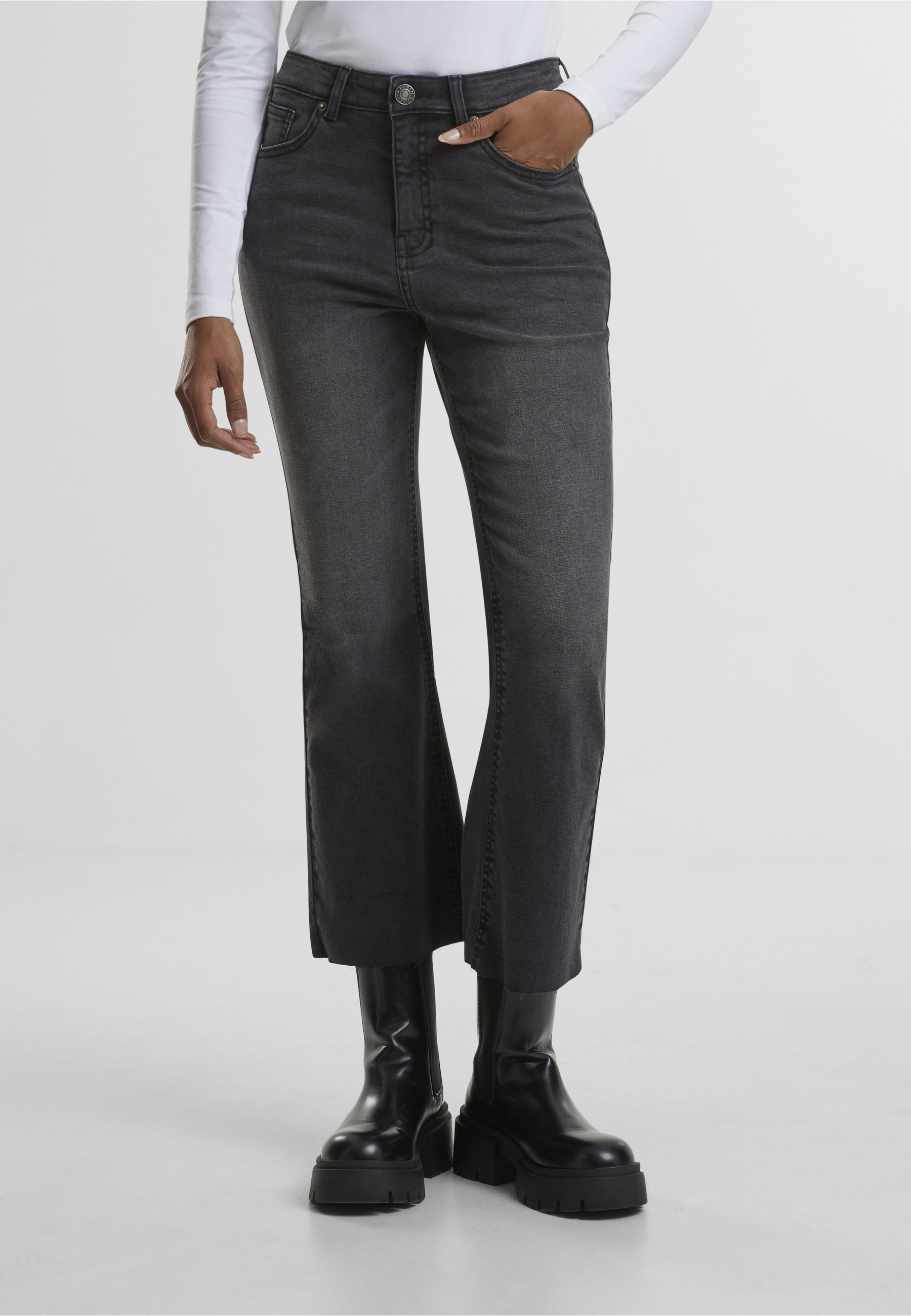 Thumbnail - URBAN CLASSICS Bequeme Jeans "Urban Classics Ladies Cropped Flared Denim Pants"