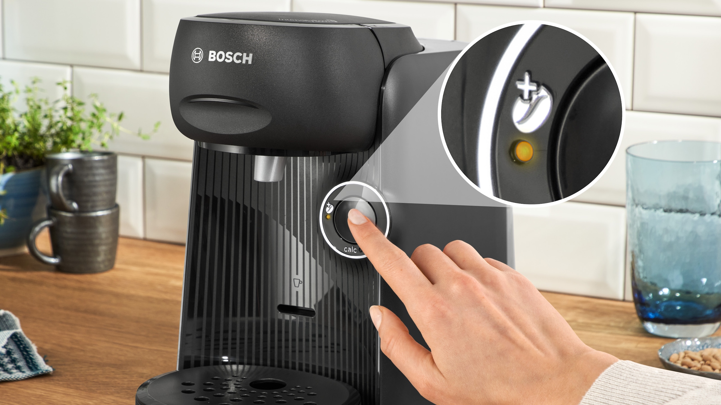 TASSIMO Kapselmaschine »finesse friendly TAS162E, intensiverer Kaffee auf Kopfdruck«, aus Recyclingmaterial, mehr Intensität per Knopfdruck, schwarz