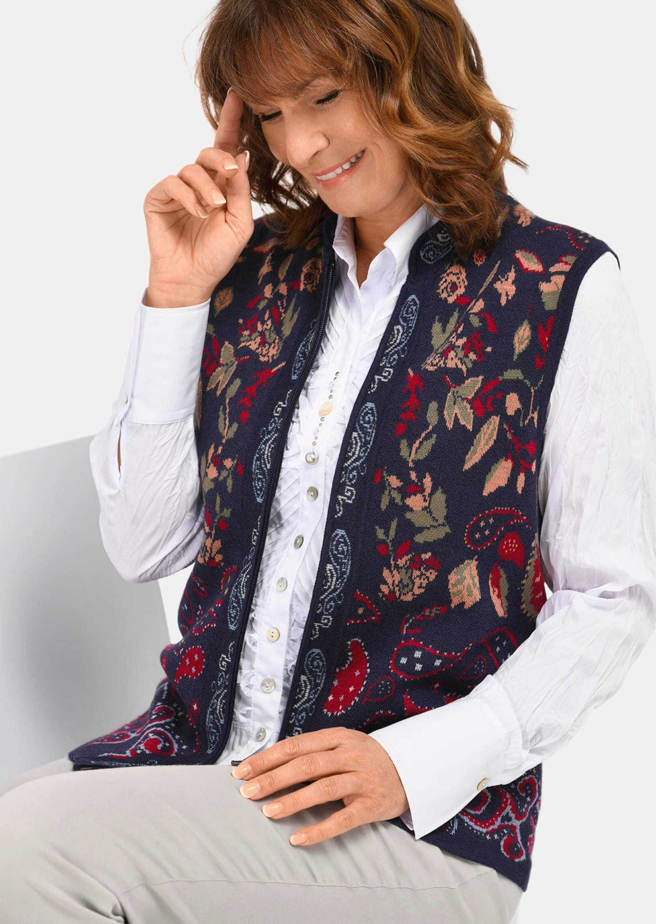 GOLDNER Strickjacke »Kurzgröße Strickweste mit aufwändigem Jacquardmuster«