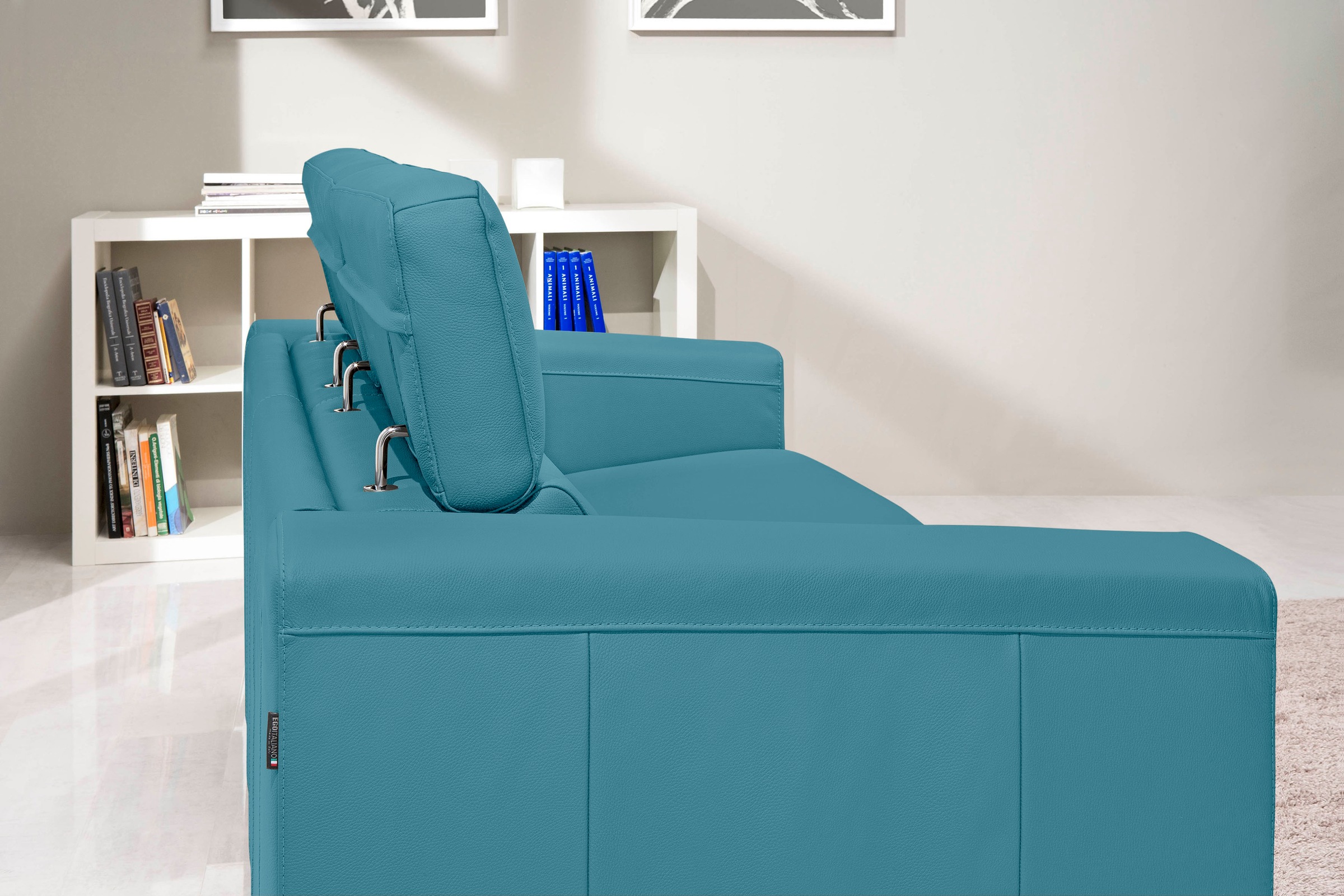 Egoitaliano Schlafsofa »Cabiria, Design und super Sitz- und Liegekomfort«, Sofa inkl. Schlaffunktion, Kopfteile verstellbar, mit Metallfüßen