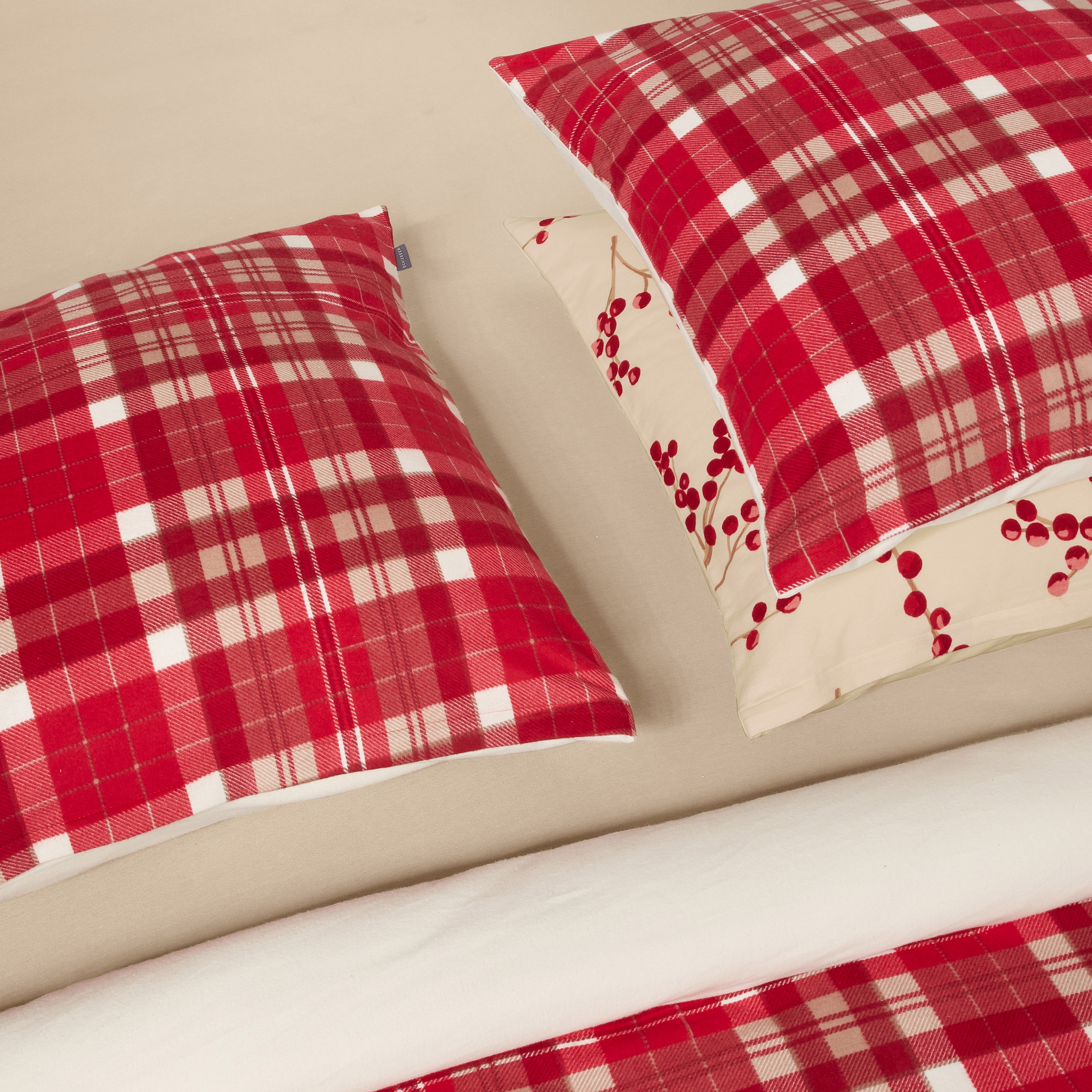 Schiesser Wendebettwäsche »Rowan aus weicher Baumwolle in wunderschönem Beerenprint«, Made in Green